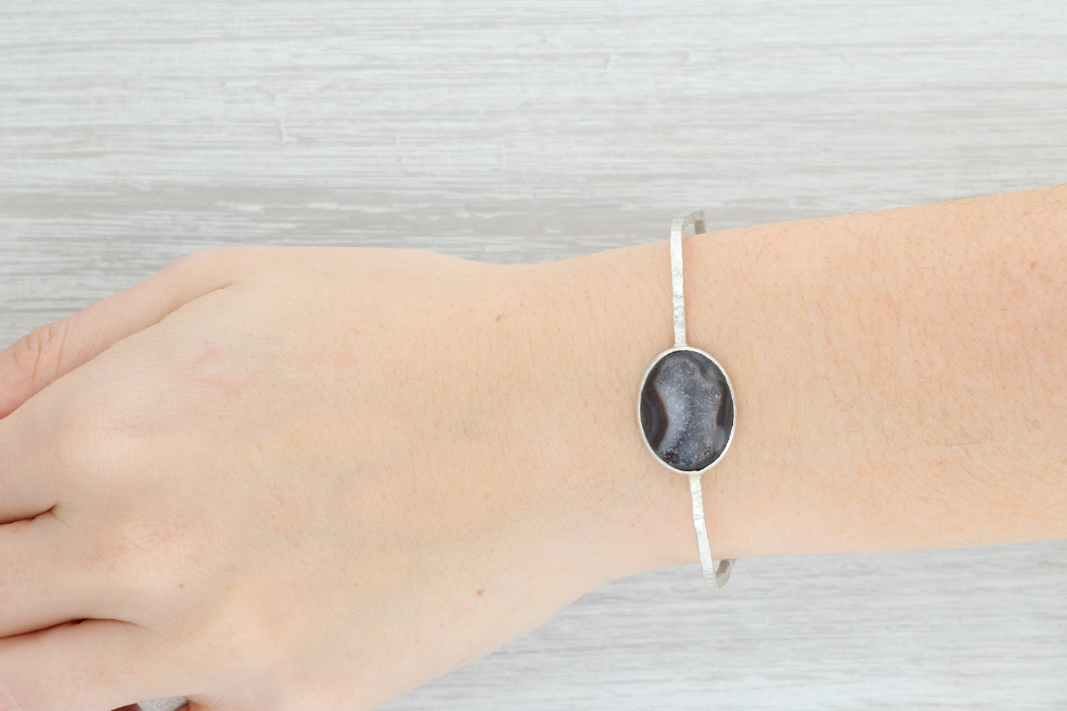 New Nina Wynn Agate Druzy Quartz Geode Bangle Bracelet Sterling Silver 8”