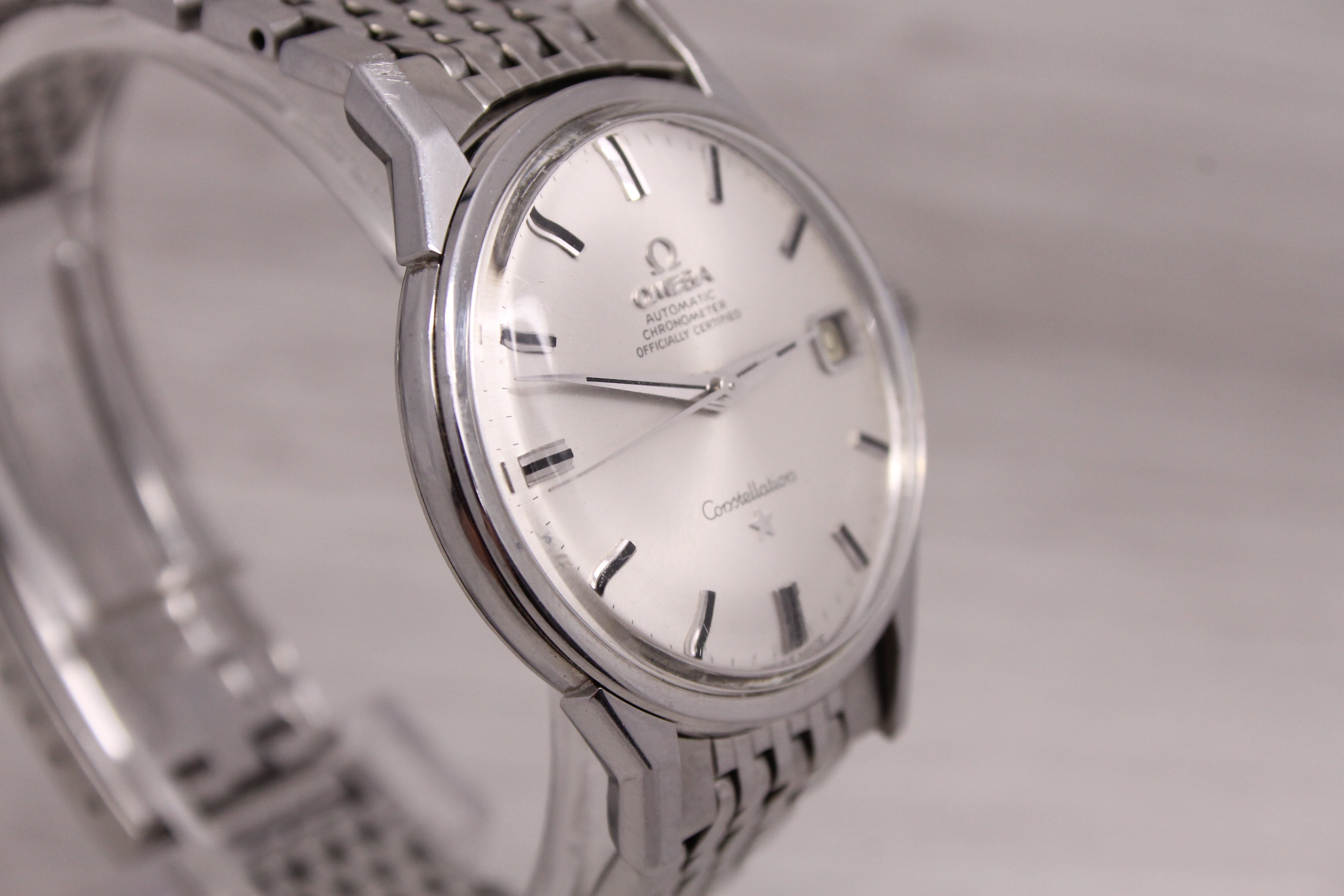 Dark Gray Vintage 1962 Omega Constellation 14902 Mens 34mm Steel Automatic Watch Rice Band