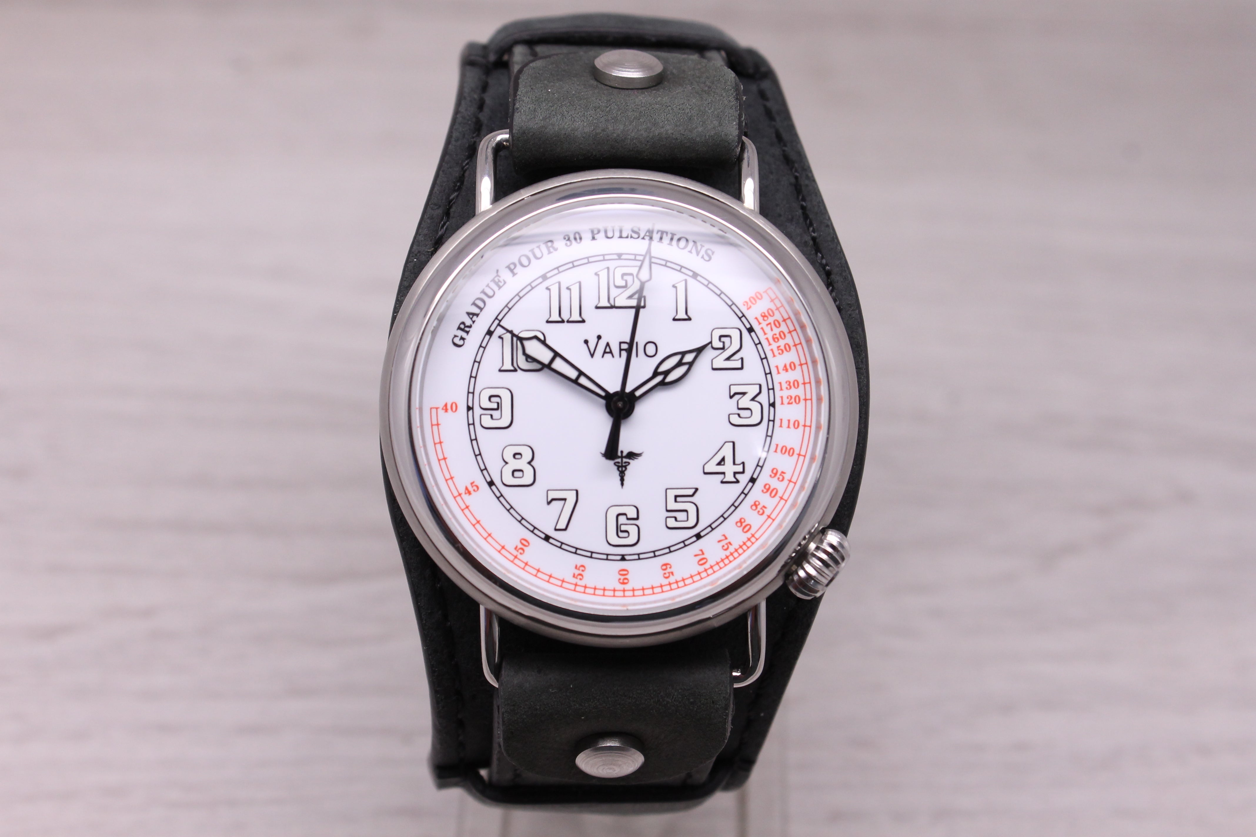 Vario 1918 Medic Trench Automatic 40mm Mens Watch Extra Engraved Caseback