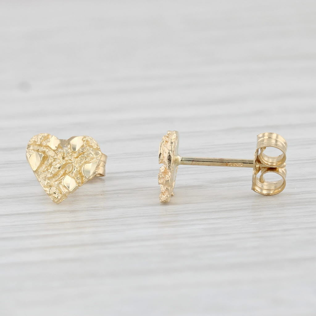 Light Gray Small Heart Stud Earrings 14k Yellow Gold Nugget Pattern