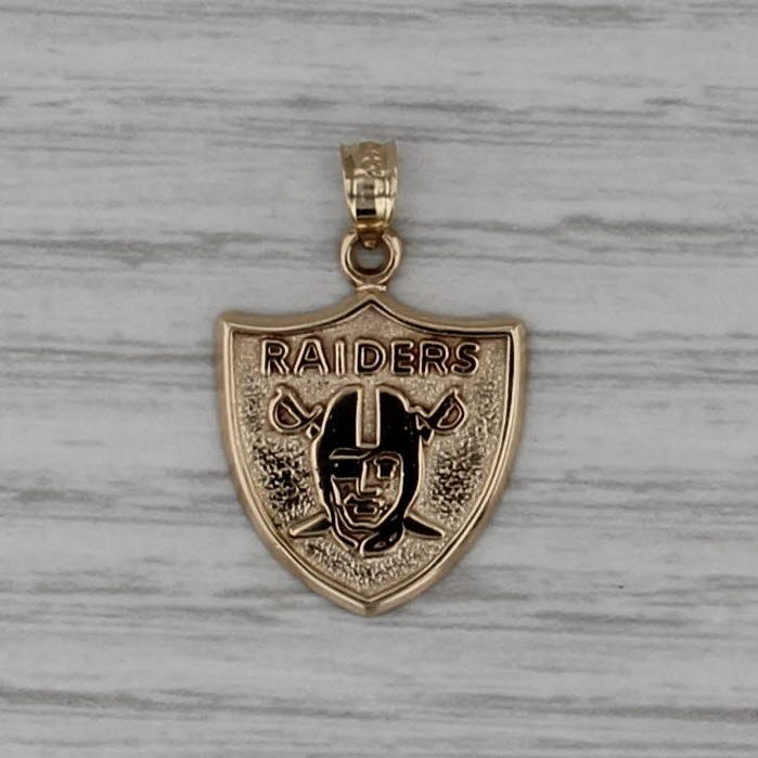 Oakland Raiders Logo 1998 Vintage NFL Pendant 10k Yellow Gold Football Souvenir