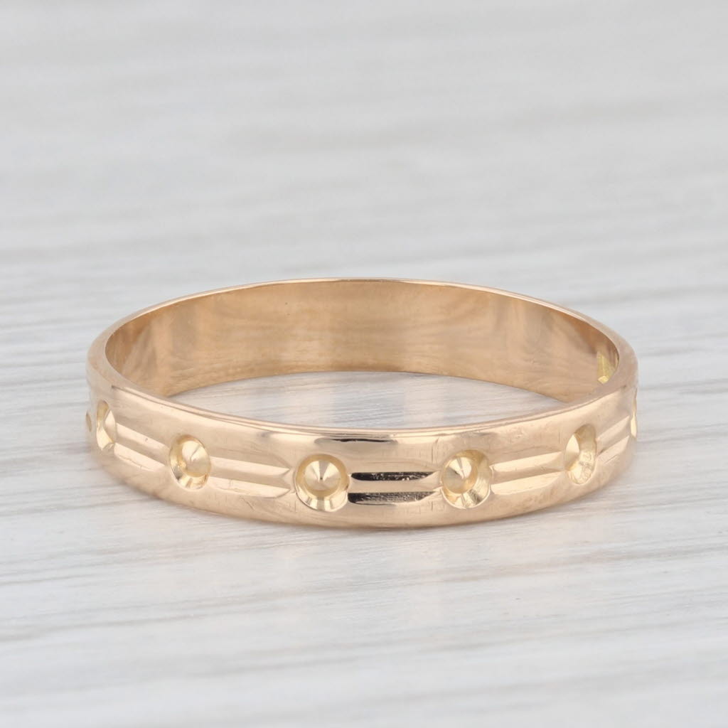 Light Gray Vintage 18K Yellow Gold Etched Pattern Wedding Band Size 8.25 Ring
