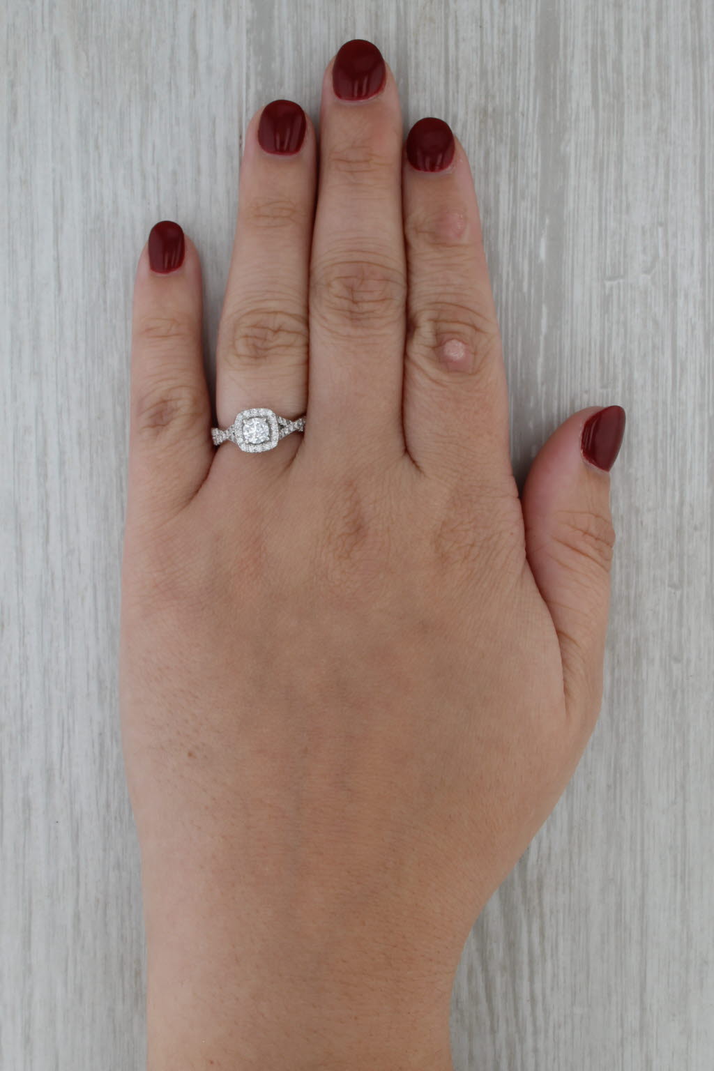 Vera Wang 0.93ctw Diamond Halo Engagement Ring 14k White Gold Size 6.25