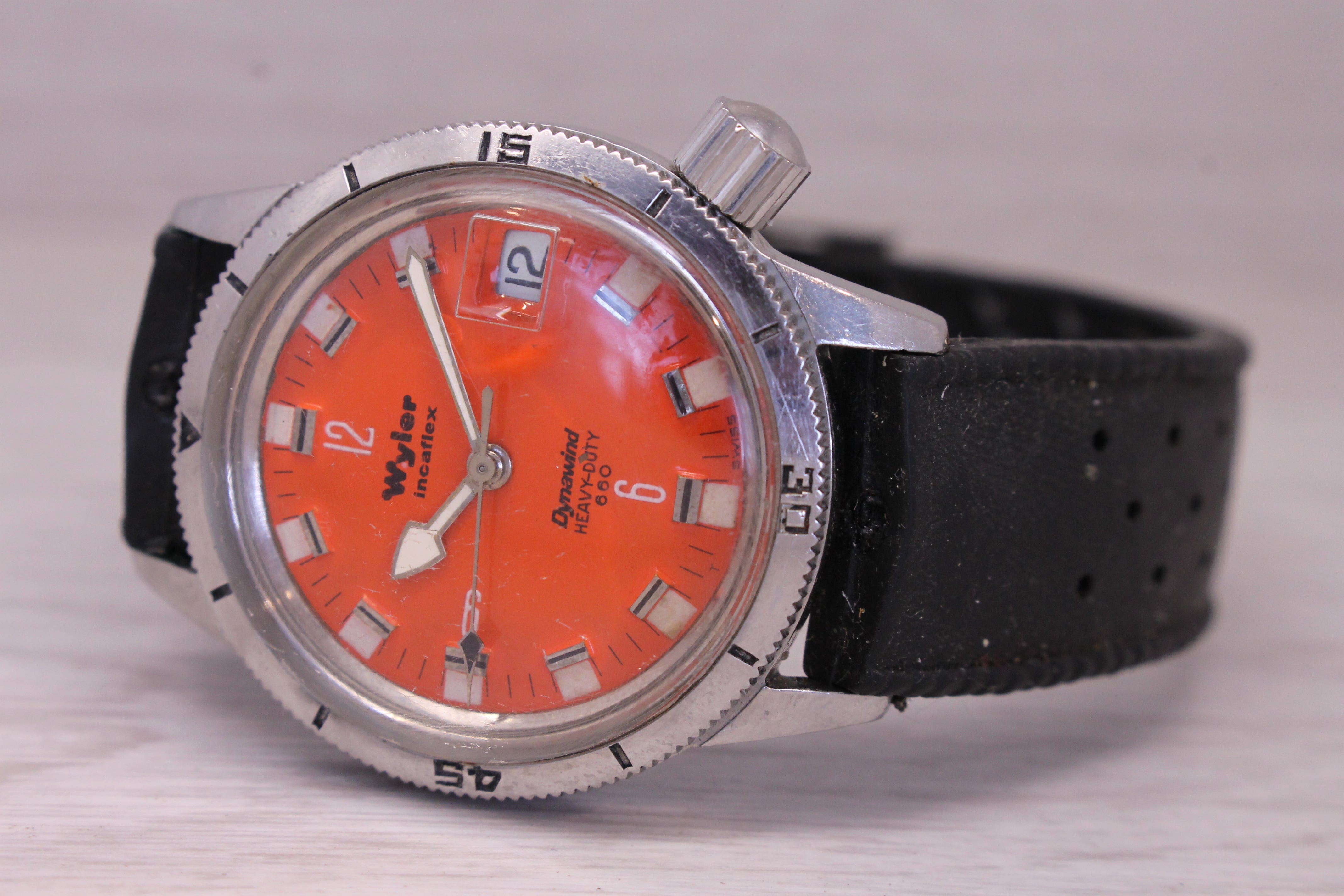 Vintage 1960's Wyler Dynawind 660 Orange Diver Mens 35mm Steel Automatic Watch