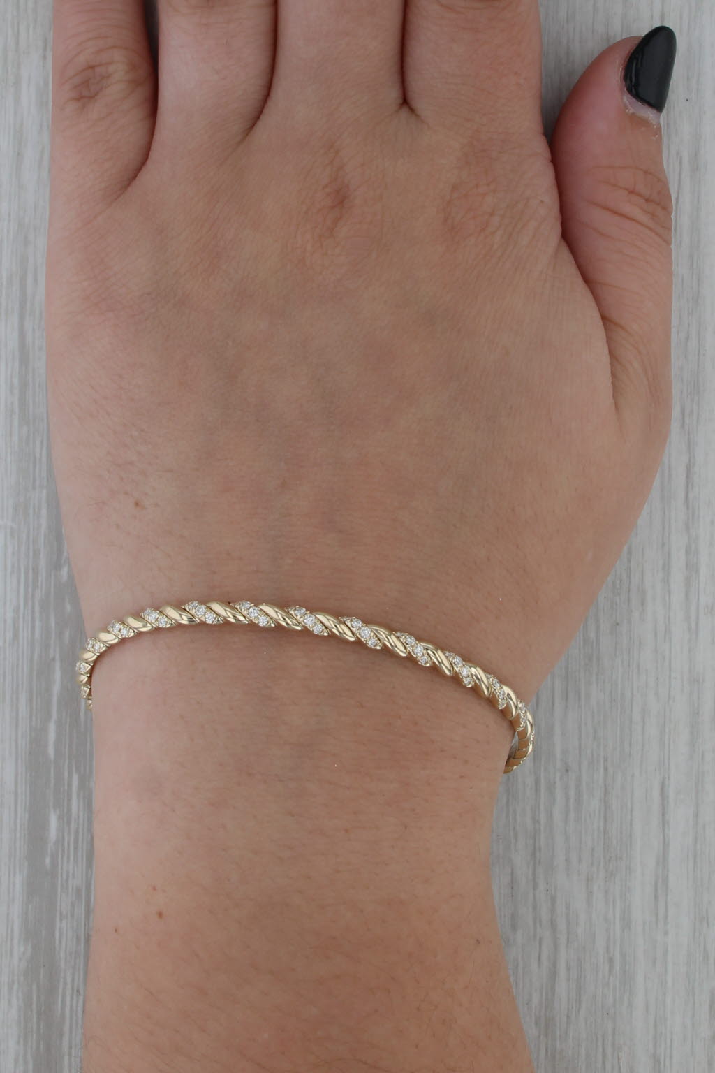 New 0.75ctw Diamond Scalloped Flexible Bangle Bracelet 6.75" 14k Yellow Gold