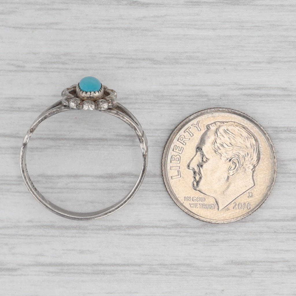 Light Gray Vintage Turquoise Oval Cabochon Solitaire Ring Sterling Silver Size 7