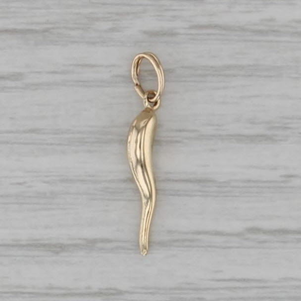 Small Italian Horn Pendant 14k Yellow Gold Good Luck Talisman Charm