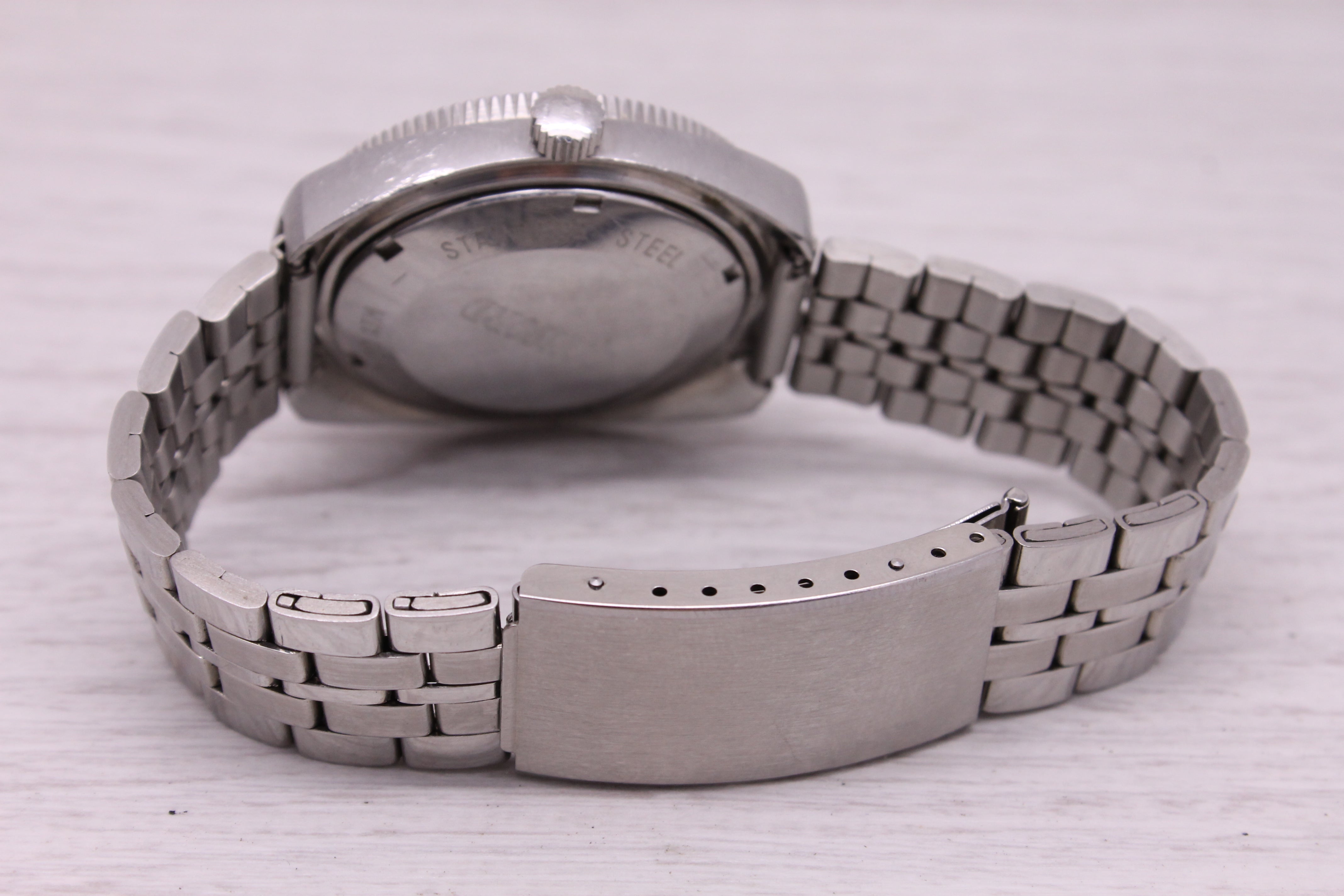 Gray Vintage Concord 660 Mens 37mm Stainless Steel Automatic Divers Style Watch ETA