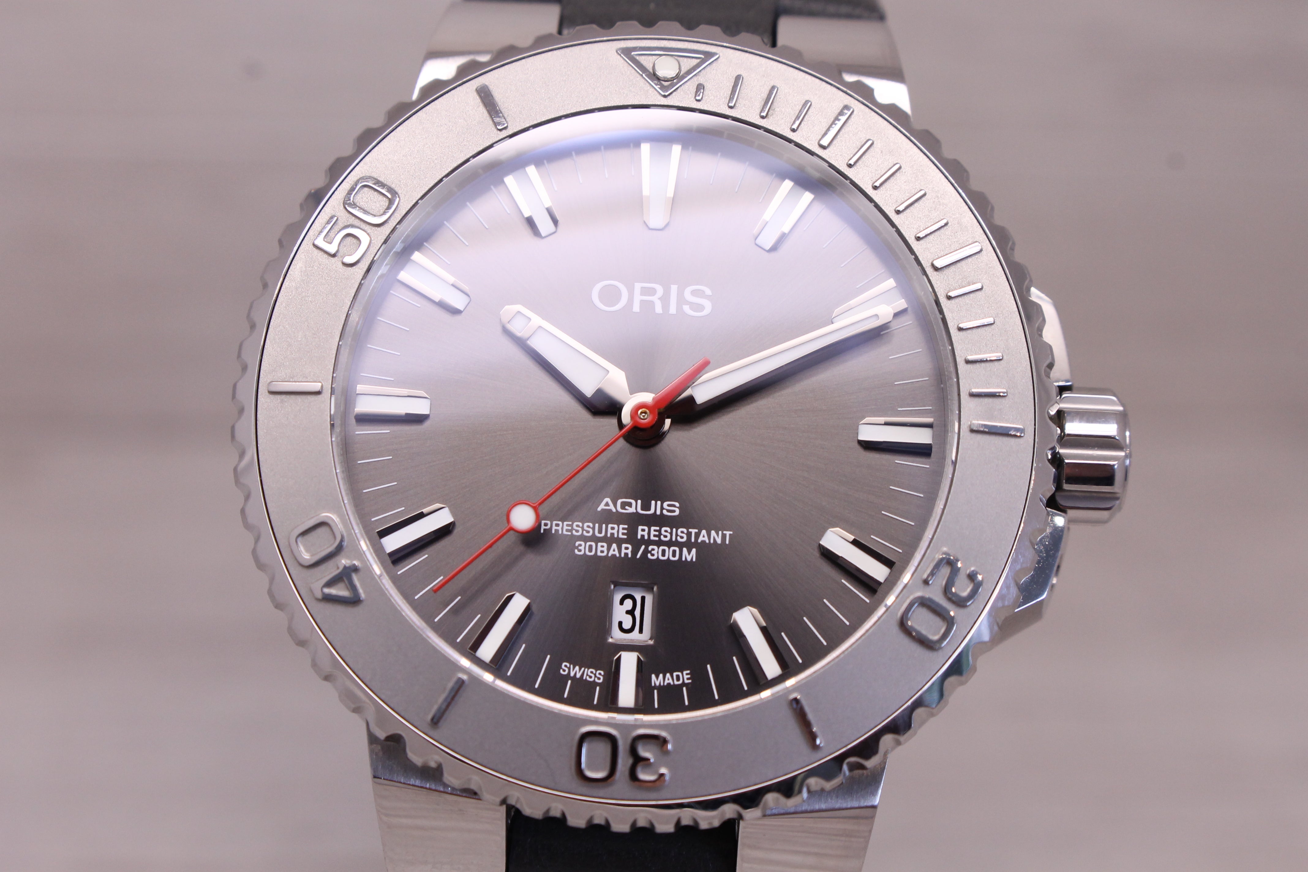 Oris Aquis Date Relief Mens 43.5mm Steel Automatic Divers Watch w/ Leather 7730