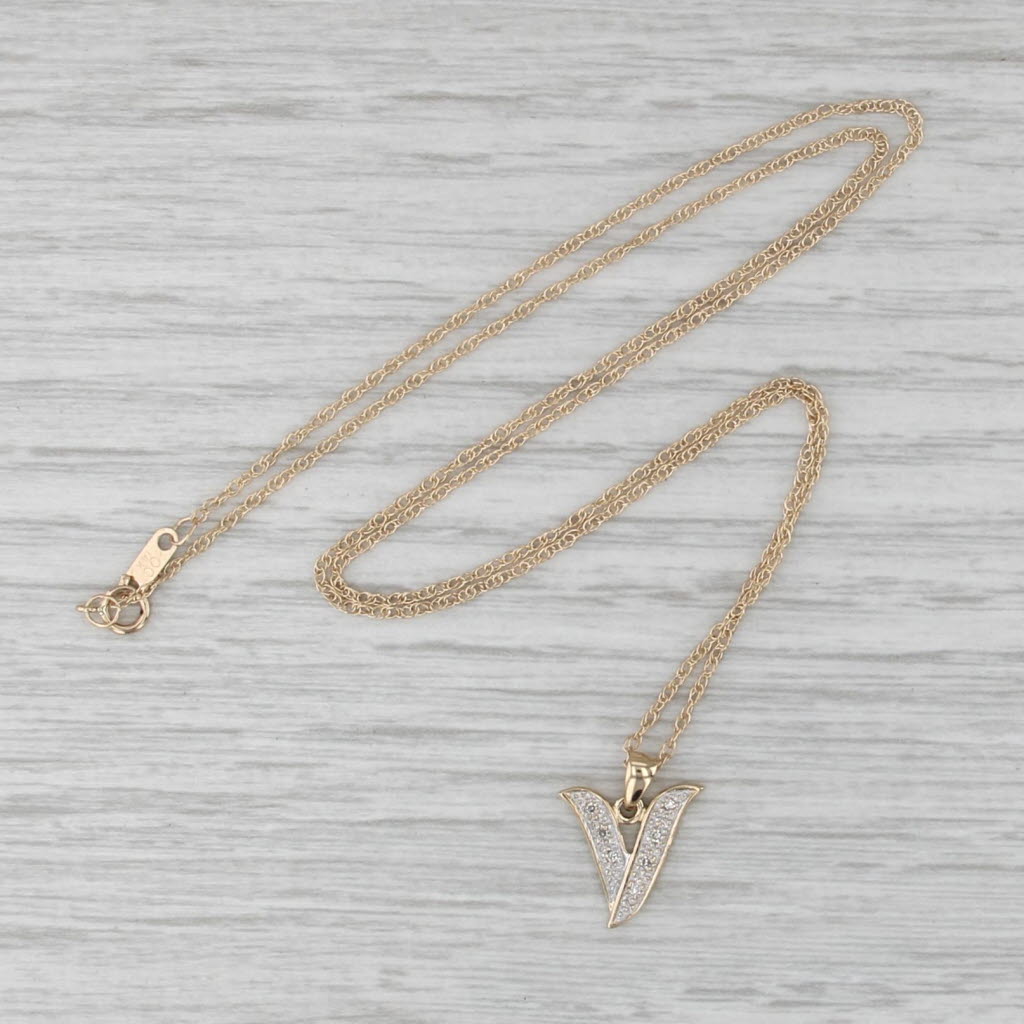Letter Initial "V" Pendant Necklace 14k Yellwo Gold 18.25" Rope Chain