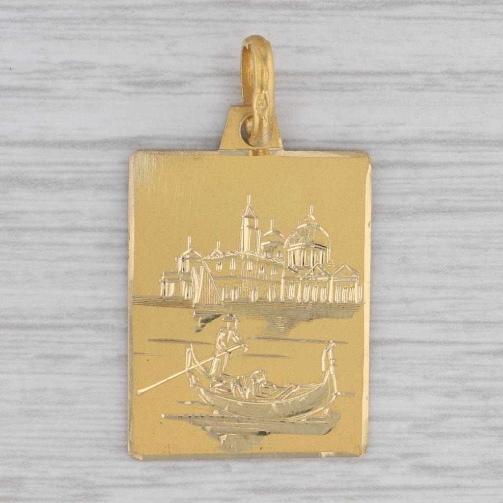 Gray Vintage Ricordo di Venezia 18K Yellow Gold Charm Pendant Venice Italy Souvenir