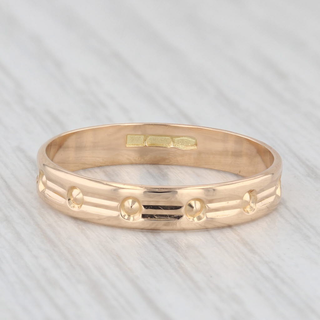 Light Gray Vintage 18K Yellow Gold Etched Pattern Wedding Band Size 8.25 Ring