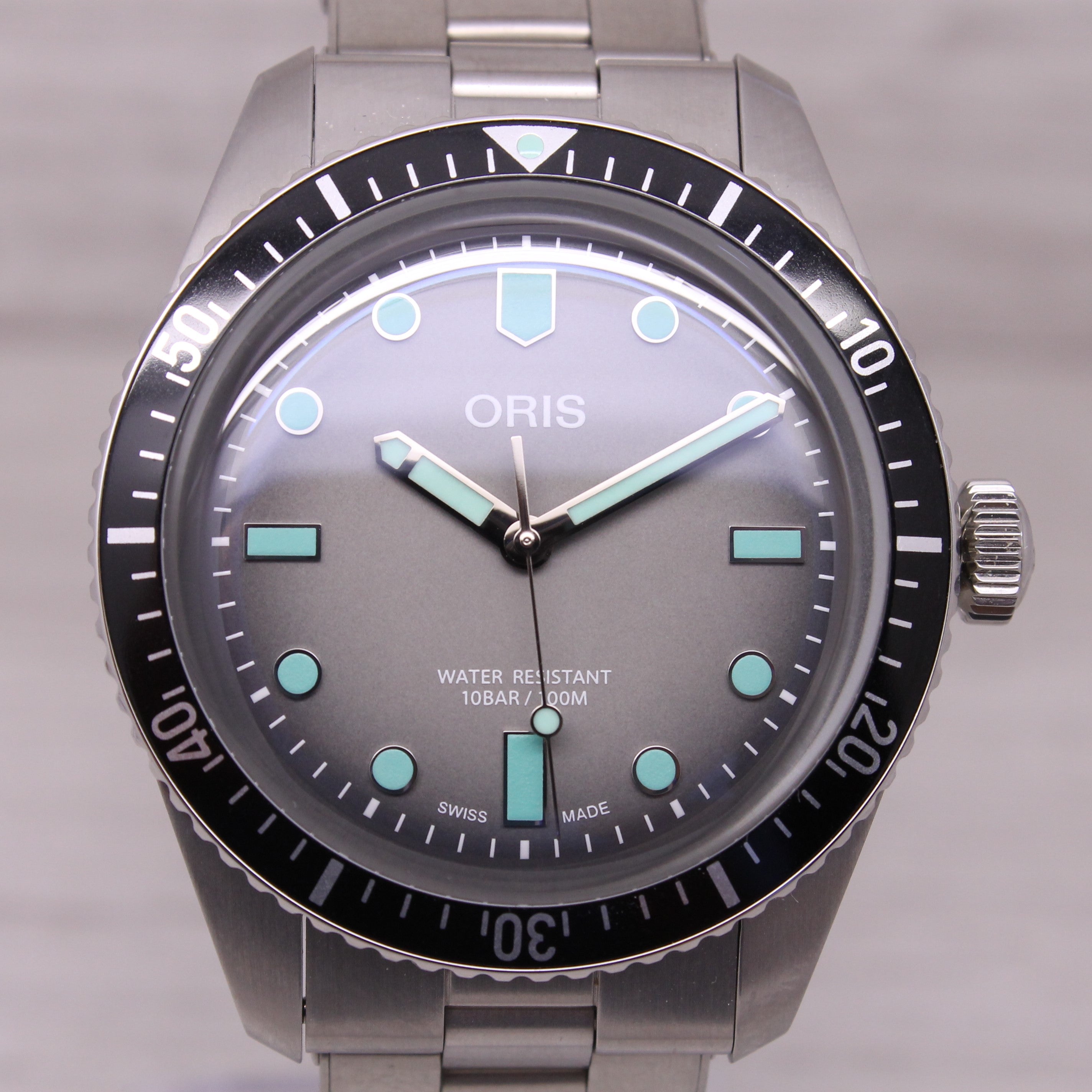 Dark Gray Oris Divers Sixty Five Mens 40mm Stainless Steel Automatic Watch Box & Bracelet