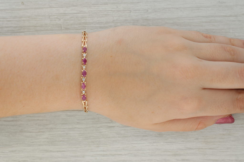 Rosy Brown 1.53ctw Ruby Diamond Bracelet 10k Yellow Gold 6.75" V-Link Chain