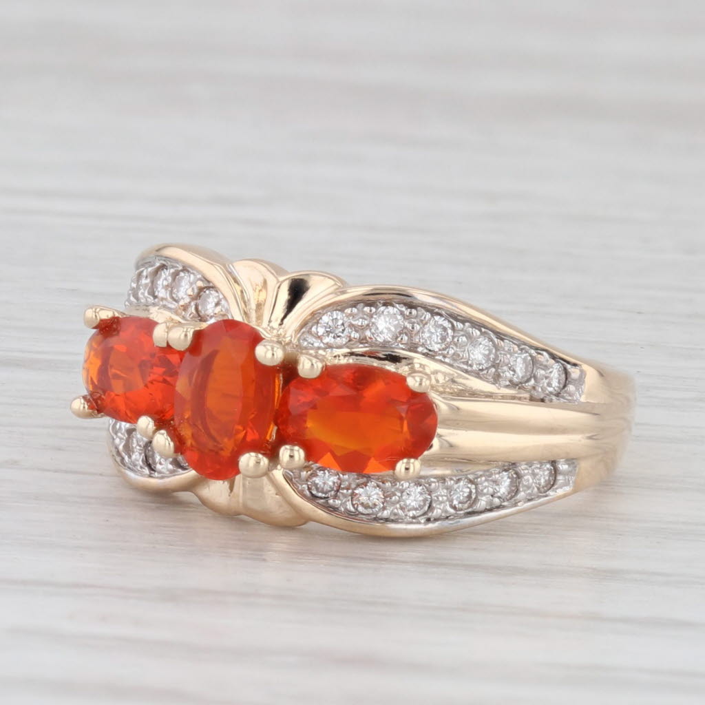 Light Gray 1.05ctw Fire Opal Diamond Three Stone 14K Yellow Gold Ring Size 7.25