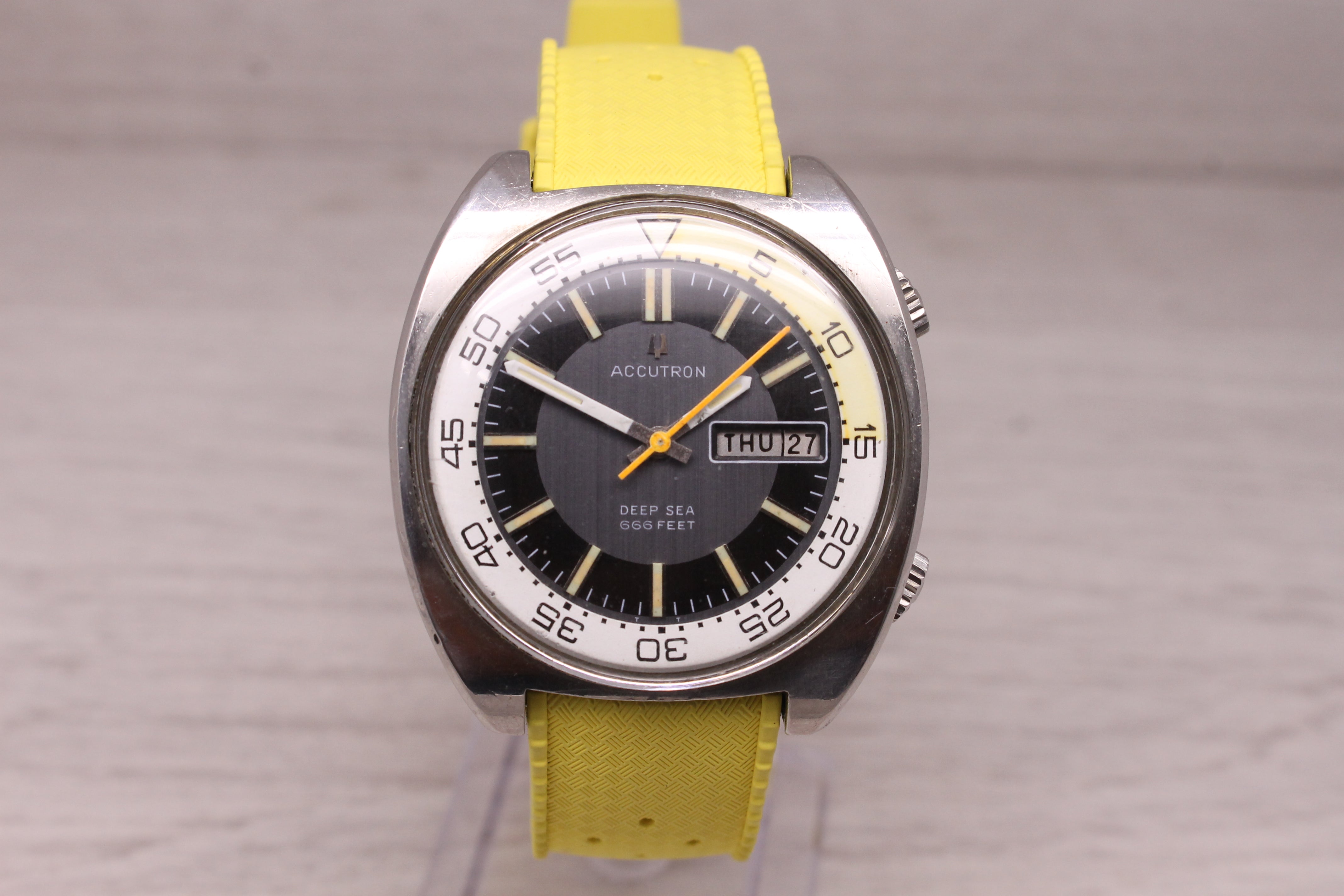 Dark Gray Vintage 1970 Bulova Accutron Deep Sea 666ft Tuning Fork Mens Steel Diver Watch