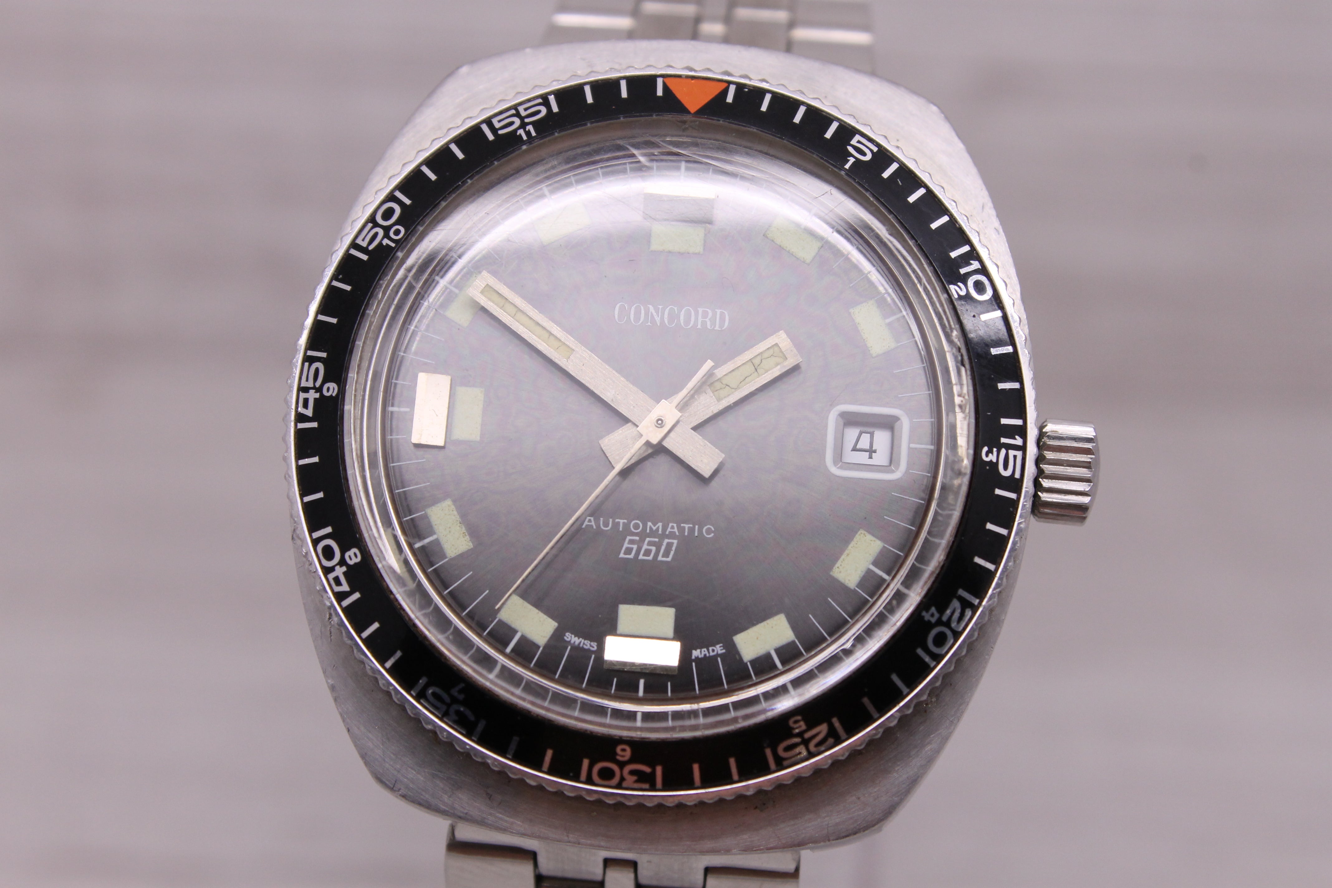 Dark Gray Vintage Concord 660 Mens 37mm Stainless Steel Automatic Divers Style Watch ETA