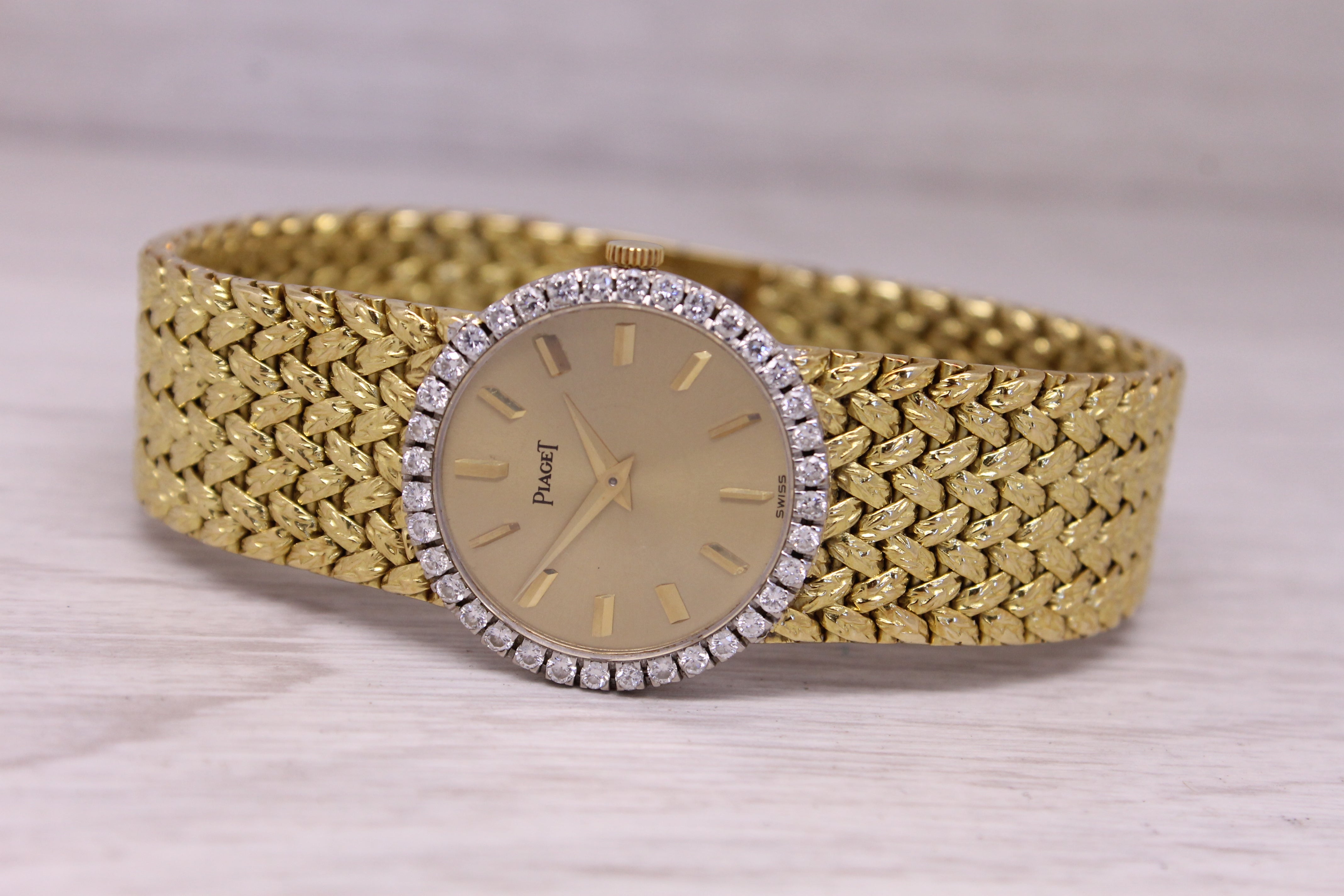 Vintage 1980's Piaget ref.296 18k Yellow Gold Ladies Quartz Dress Watch Diamond