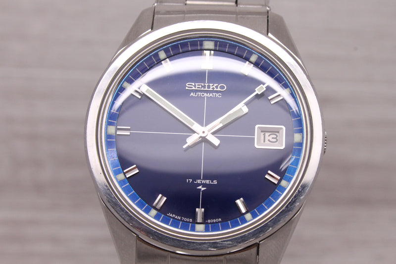 Vintage 1971 Seiko Automatic 38mm Men Steel Watch Blue Crosshair Dial 7005-8062