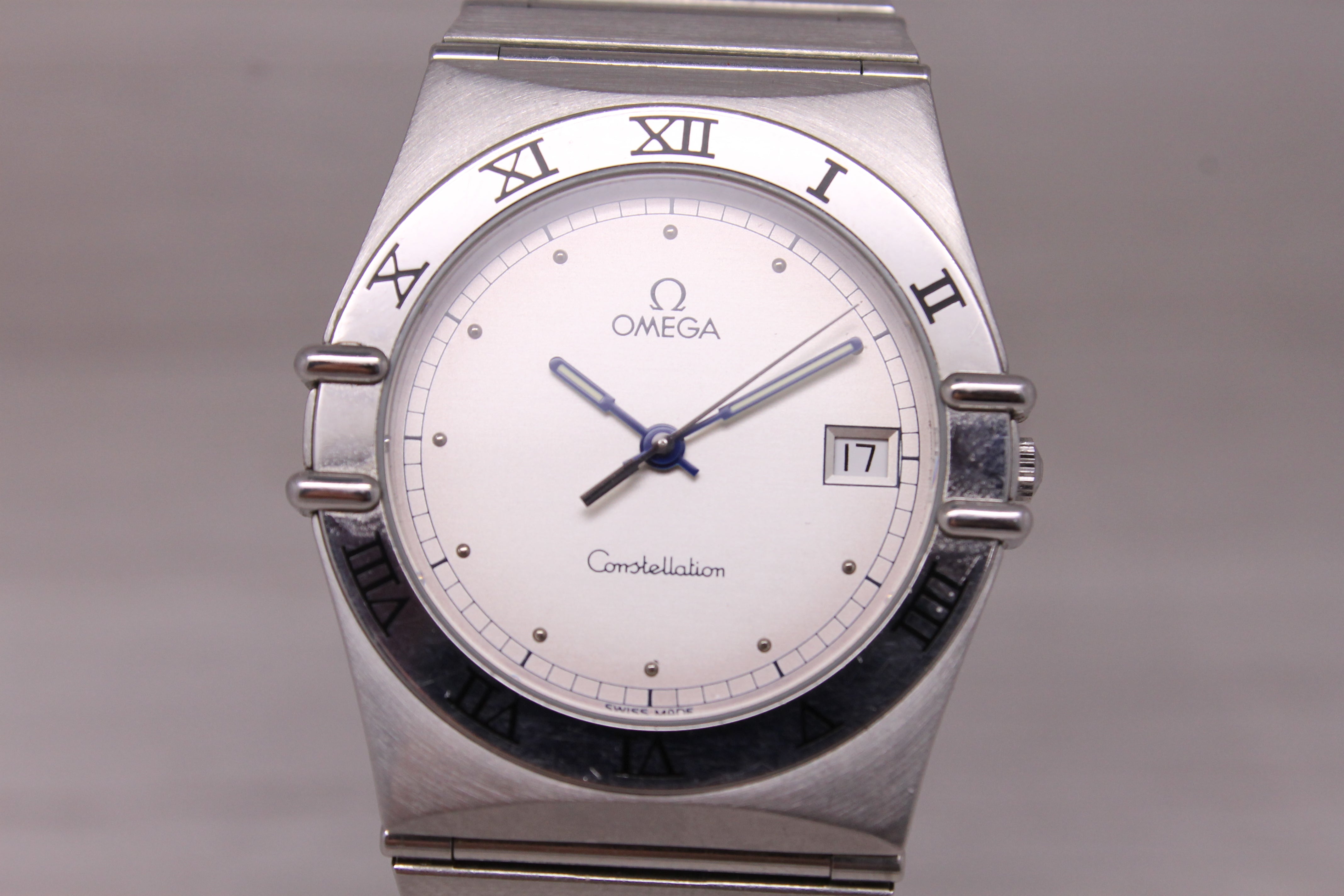 Omega Constellation Manhattan Quartz Watch Steel 32.5mm Swiss Date 396.1070