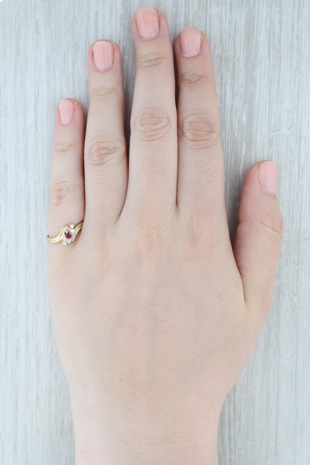 Light Gray 0.26ctw Ruby Diamond Bypass Ring 14k Yellow Gold Size 8