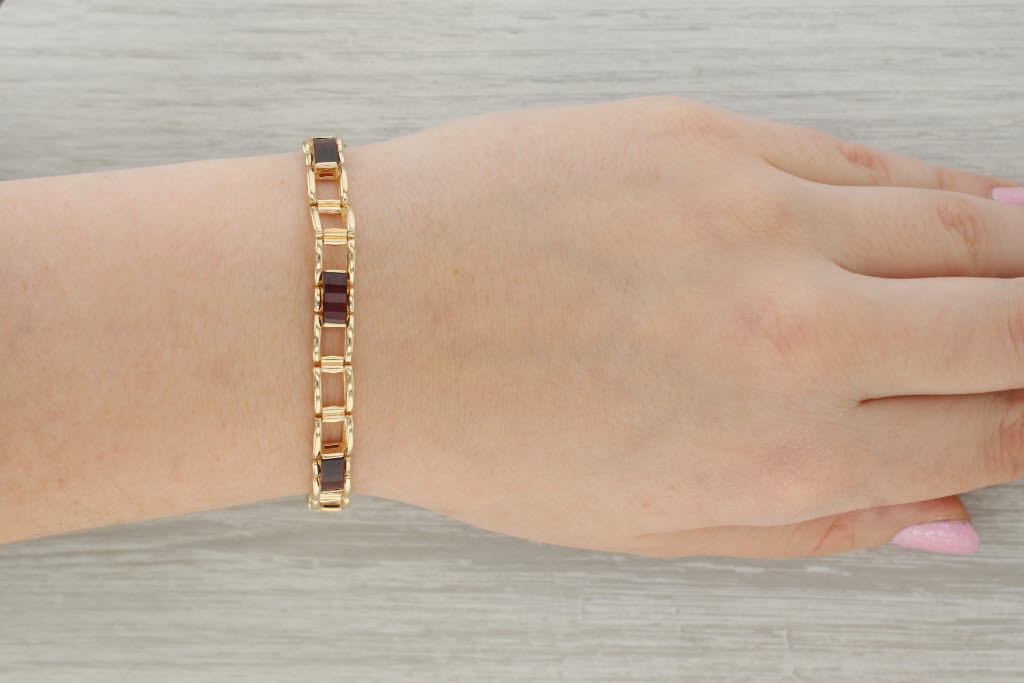 Tan 5.20ctw Garnet Bracelet 14k Yellow Gold 7" 7mm
