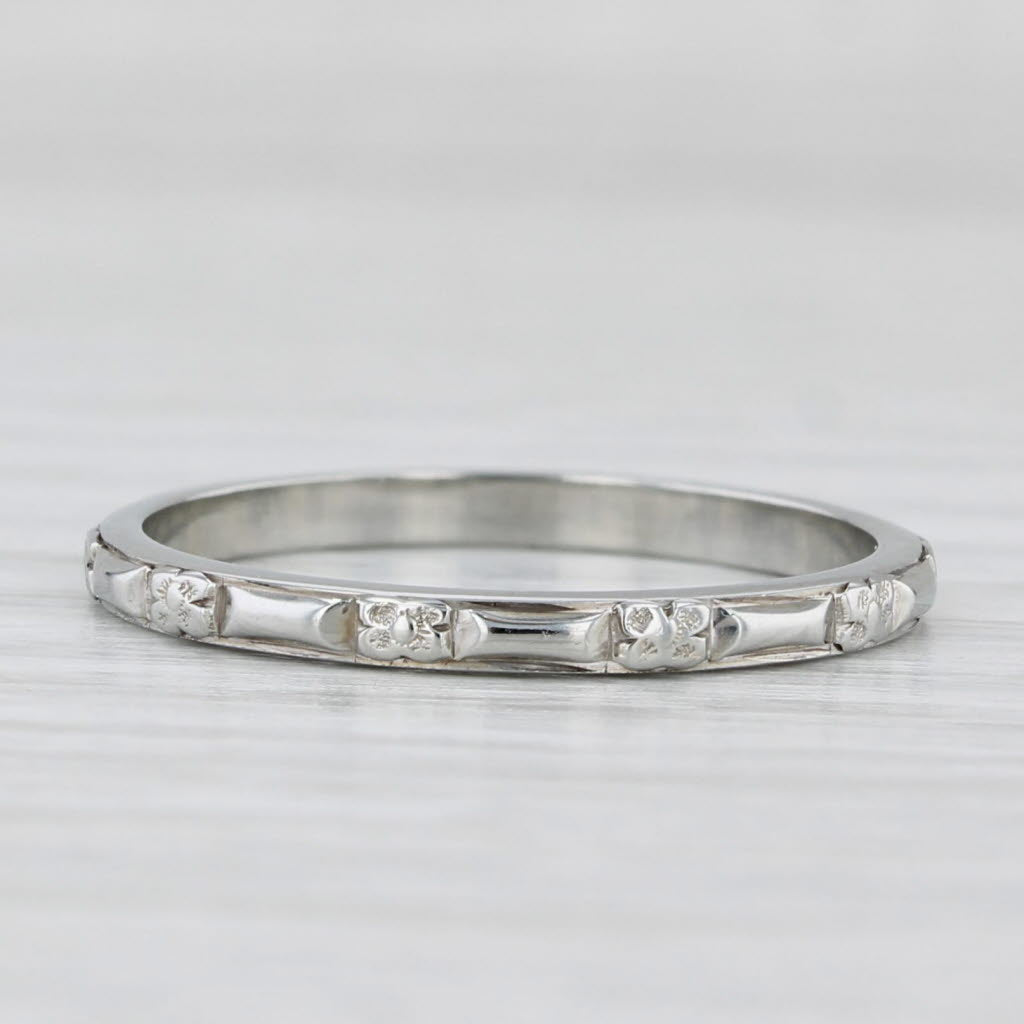Light Gray Art Deco Floral Pattern Wedding Band 18k White Gold Size 6.5 Stackable Ring