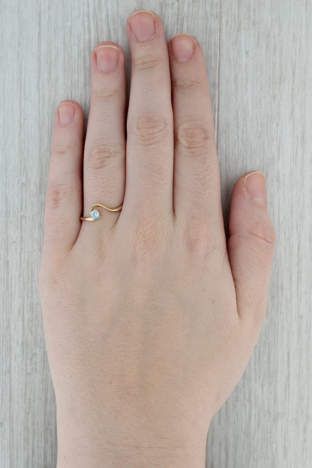 Dark Gray 0.30ct Blue Zircon Solitaire Ring 14k Yellow Gold Size 10.5 Abstract Contoured