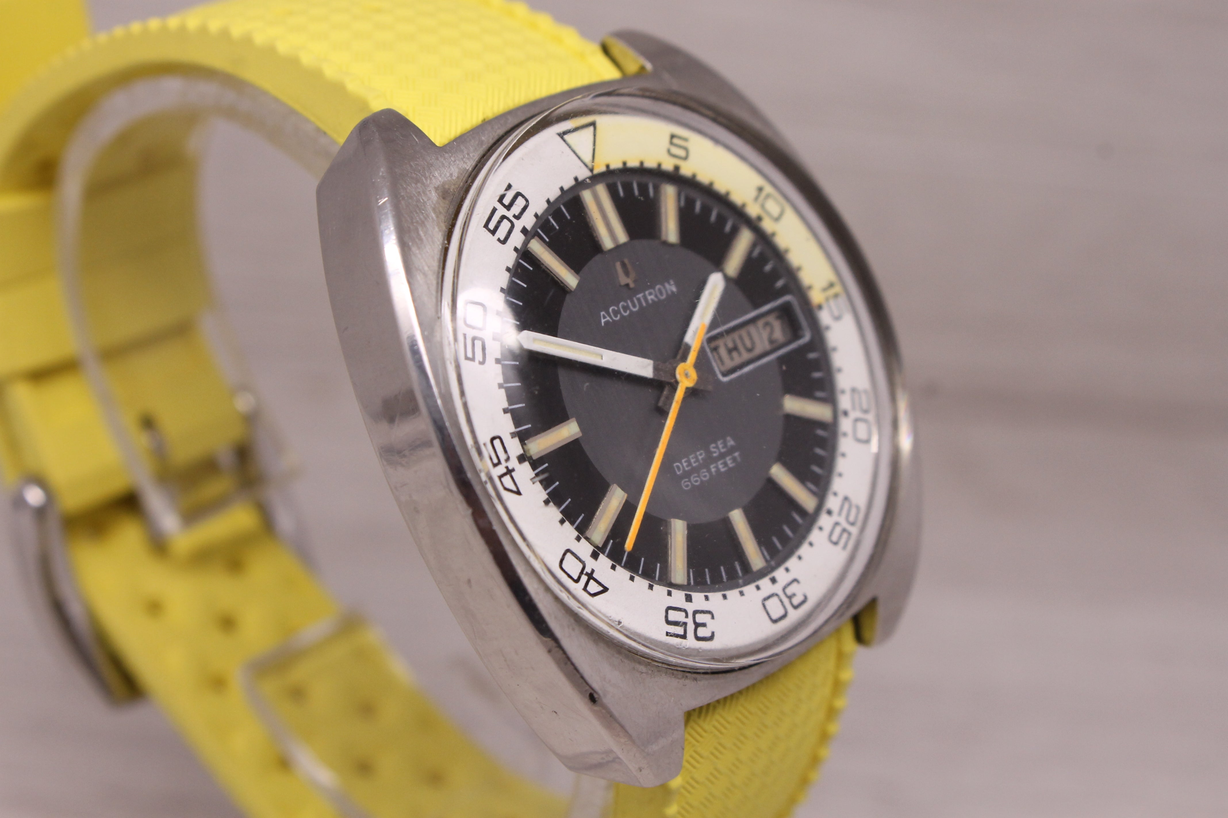 Rosy Brown Vintage 1970 Bulova Accutron Deep Sea 666ft Tuning Fork Mens Steel Diver Watch