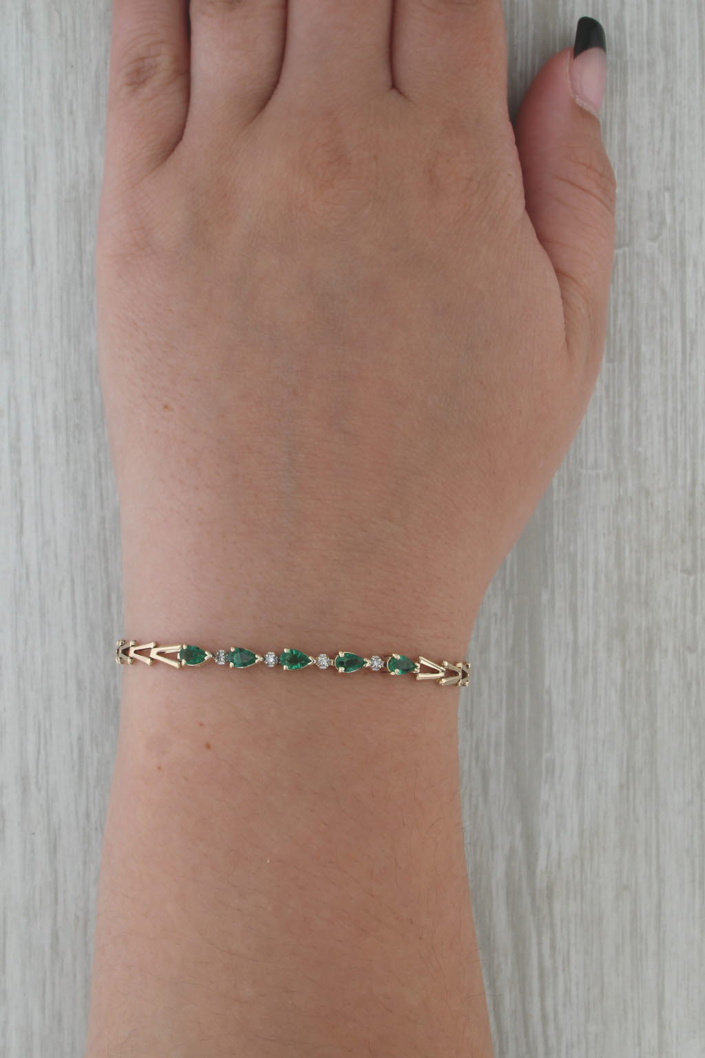 1.04ctw Emerald Diamond V Chain Bracelet 7" 14k Yellow Gold