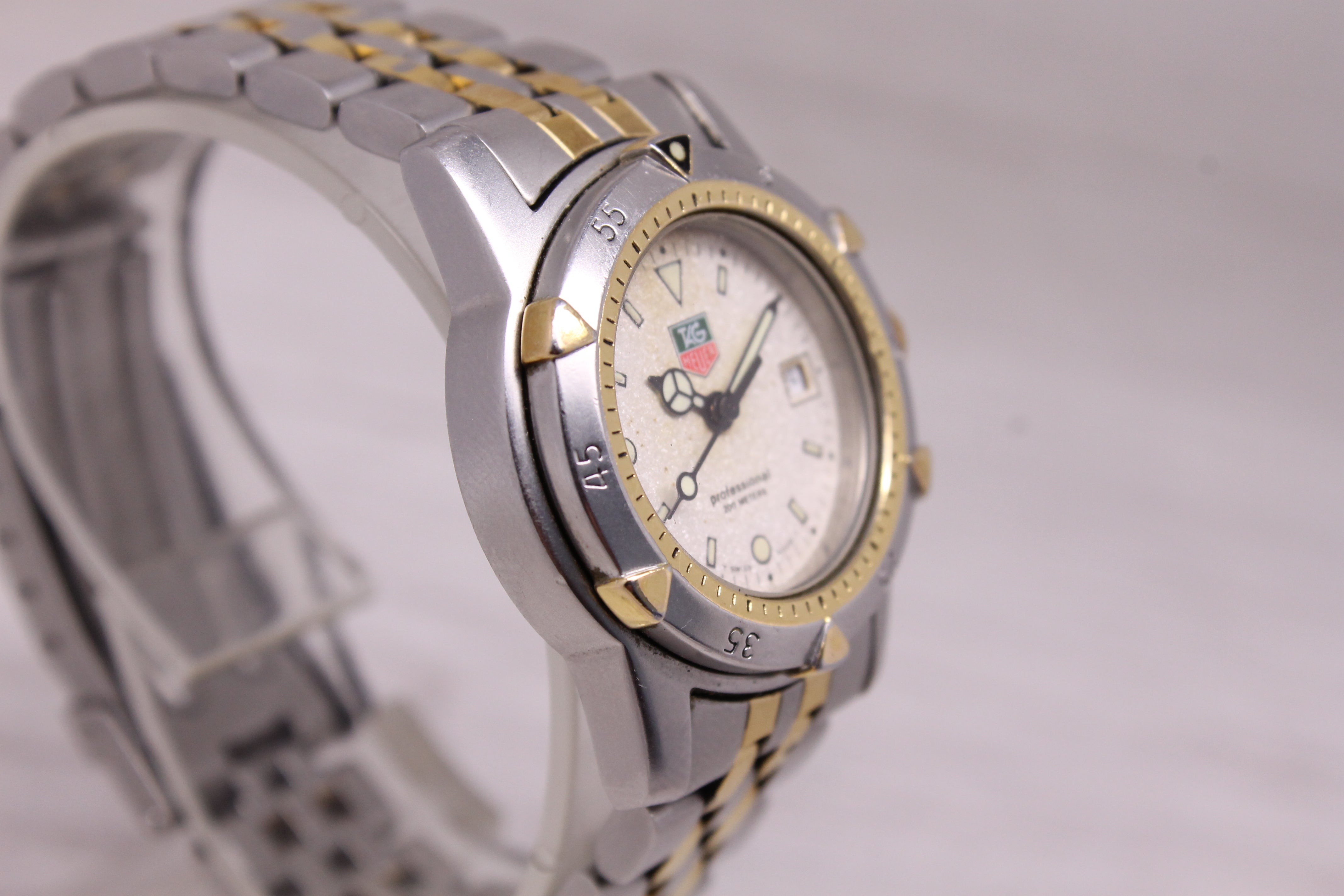 Tag Heuer Ladies Professional 28mm Steel Quartz Watch 955.708G Swiss Date