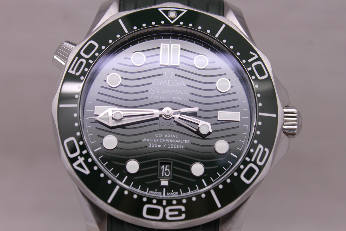 2025 Omega Seamaster 300m Pro Green Wave Mens 42mm Steel Divers Watch Box Cards