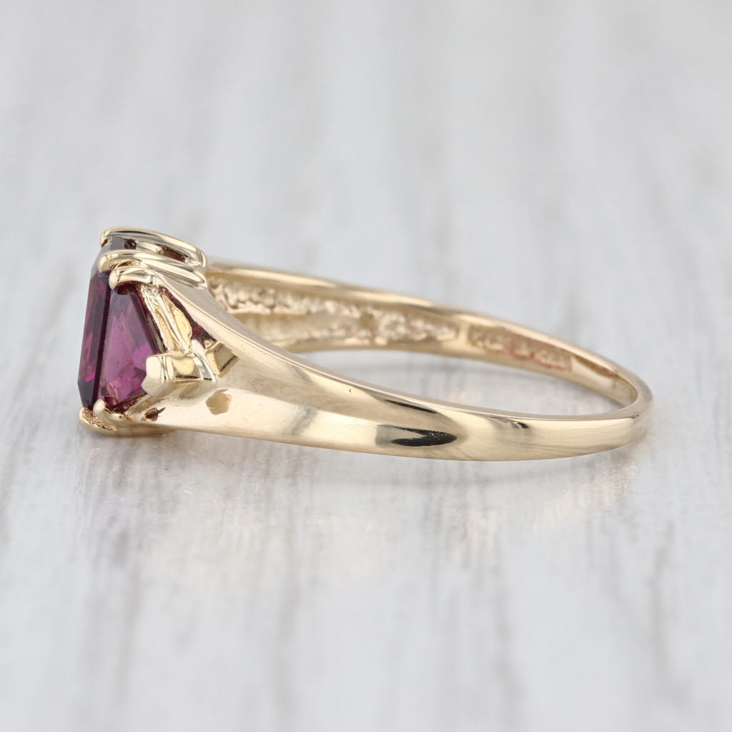 2.60ctw Garnet 3-Stone Ring 14k Yellow Gold Size 8