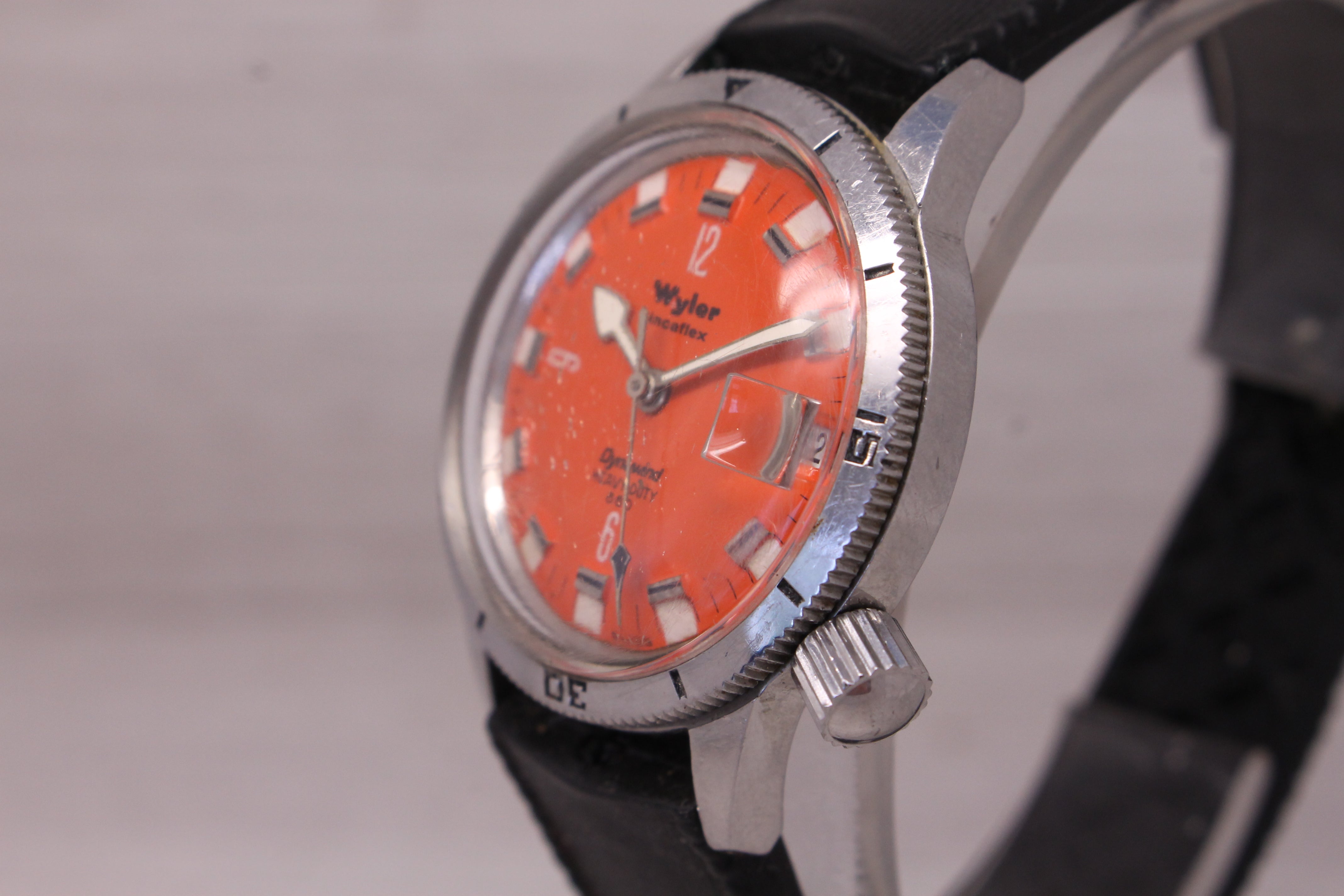 Vintage 1960's Wyler Dynawind 660 Orange Diver Mens 35mm Steel Automatic Watch