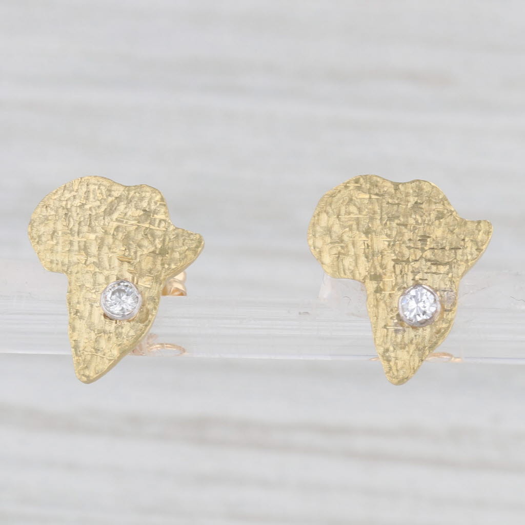 Light Gray Diamond Accented Africa Stud Earrings Hammered 18k Yellow Gold