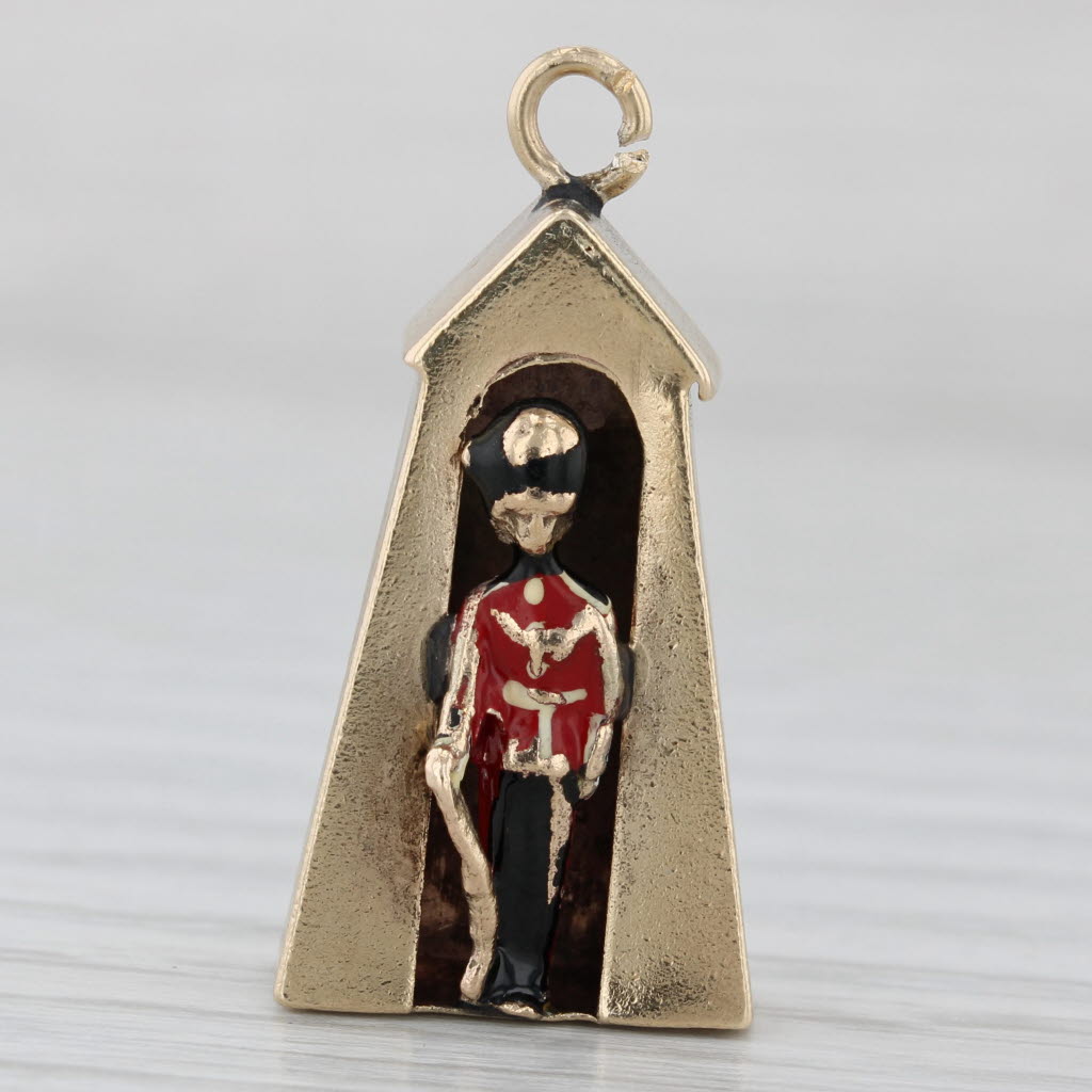 Light Gray Vintage British Royal Guard London Souvenir Charm 9k Yellow Gold Enamel Pendant