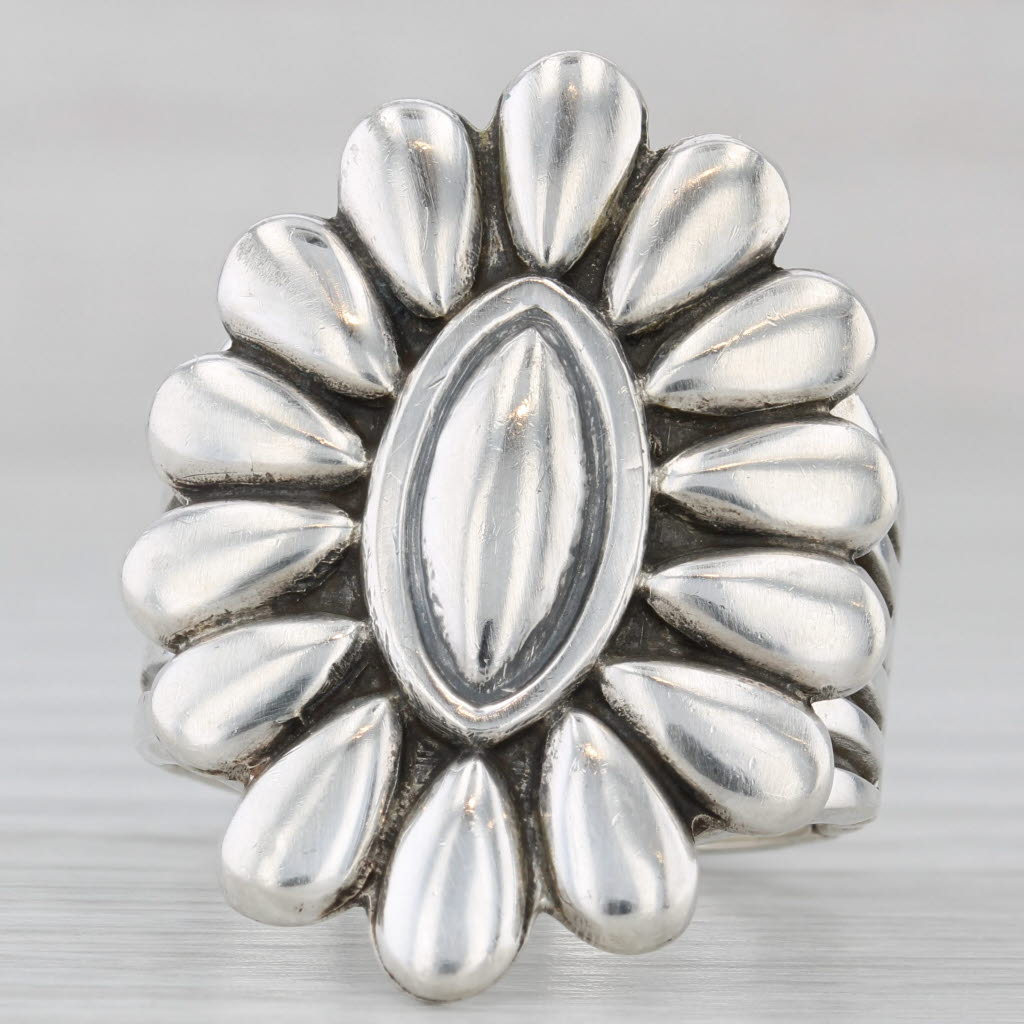 Light Gray Vintage Thomas Jim Navajo Native American Flower Ring Sterling Silver Size 12.5