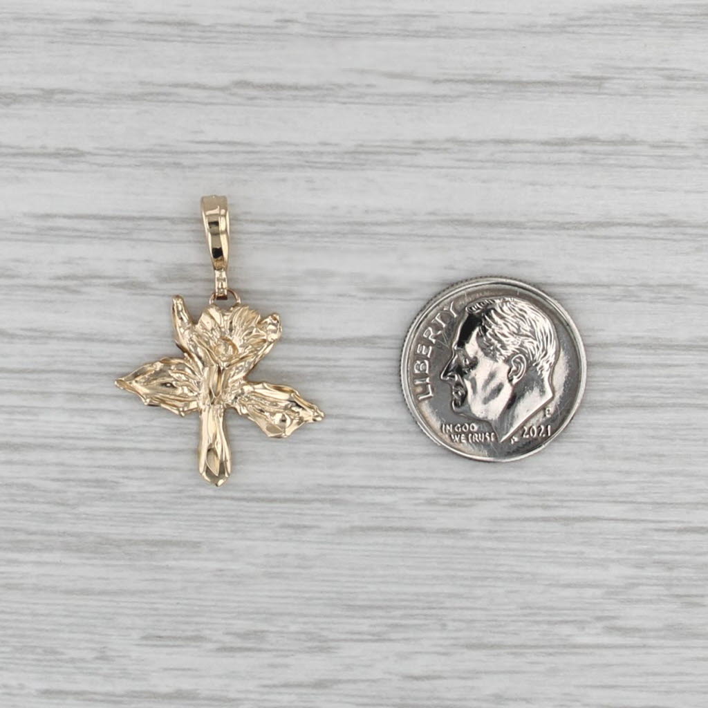 Detailed Blooming Flower Pendant 14k Yellow Gold