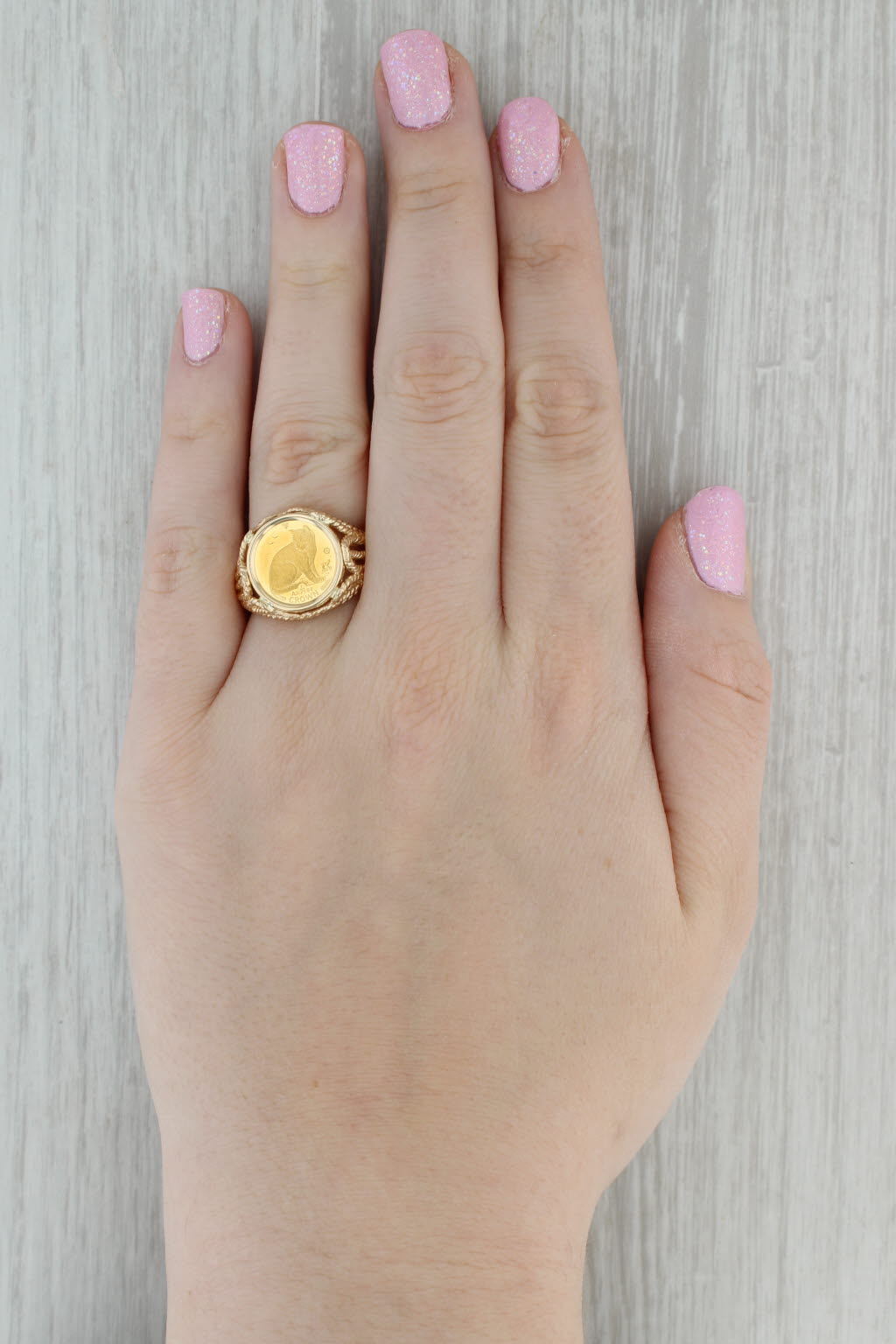Dark Gray Isle of Man 1/25th Gold Crown 1990 Coin Ring 14k 9999 Yellow Gold Size 9