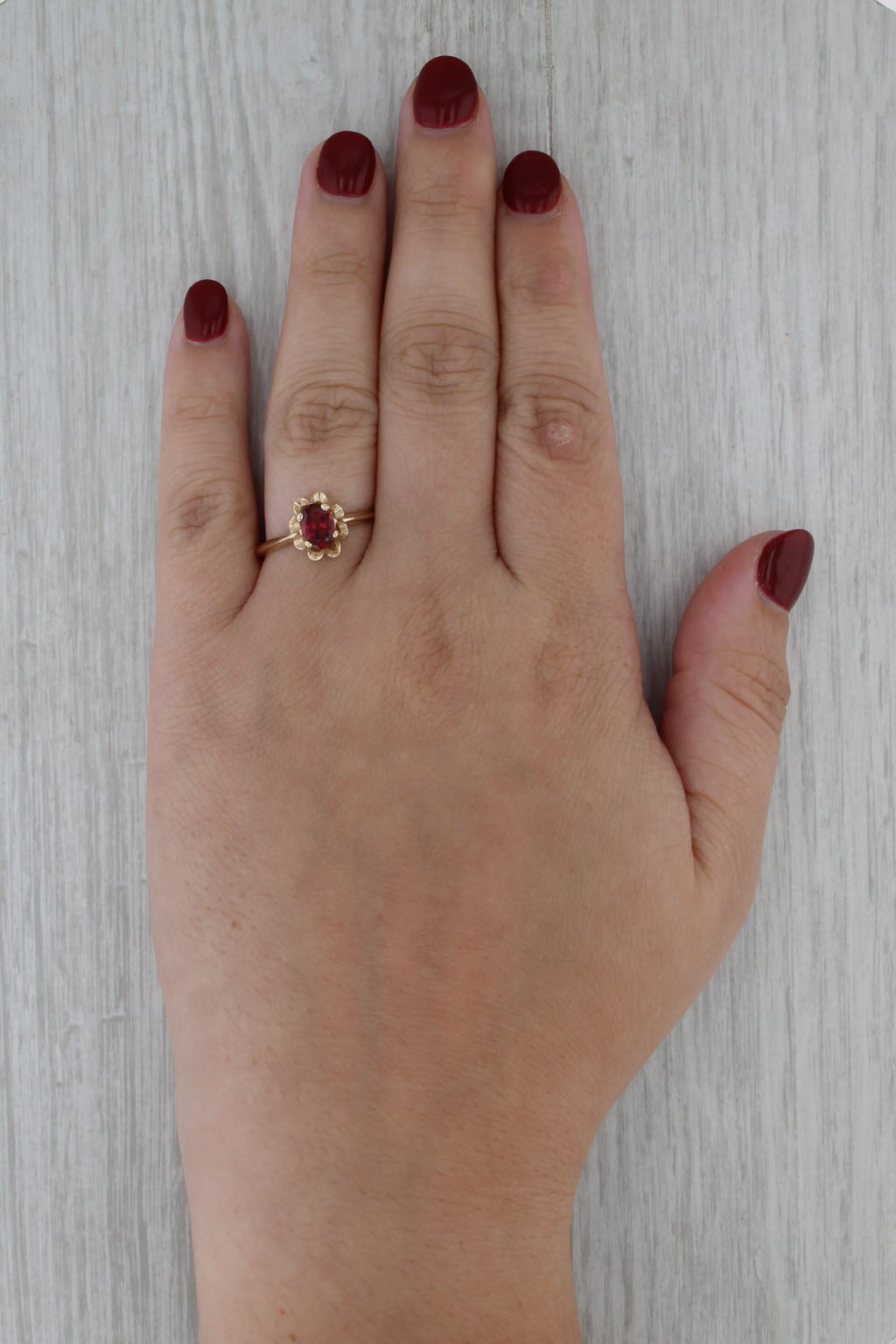 Vintage 0.88ct Oval Garnet Solitaire Ring 14k Yellow Gold Size 8.5