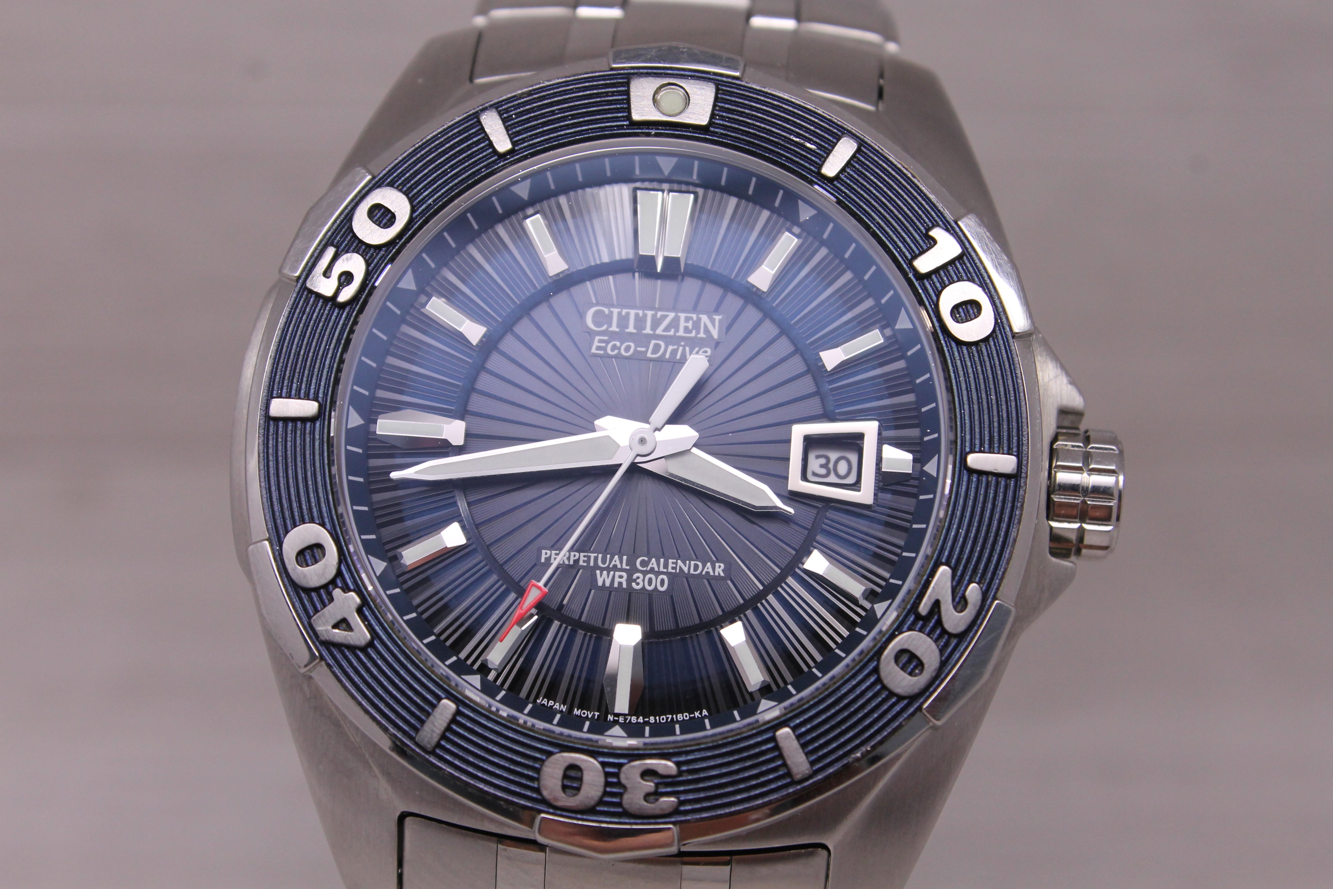 Citizen Signature Courageous Mens Watch 43mm Steel Date E764 Eco-Drive w/ Papers