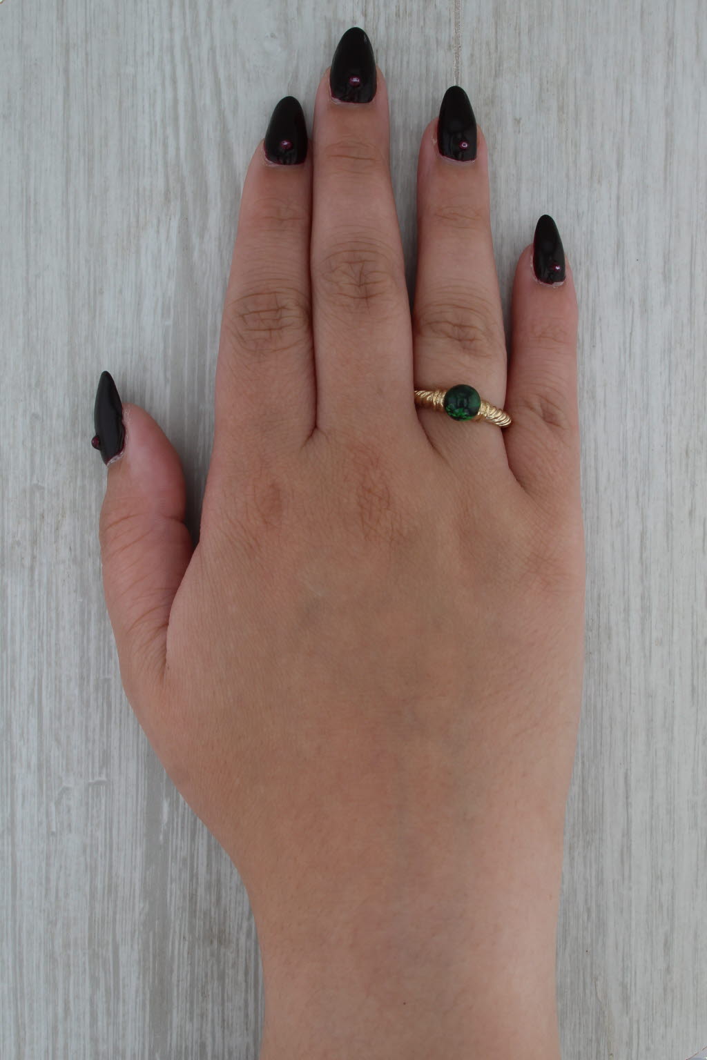 Mawsitsit Green Bead Solitaire Ring 14k Yellow Gold Size 8 Scalloped Band