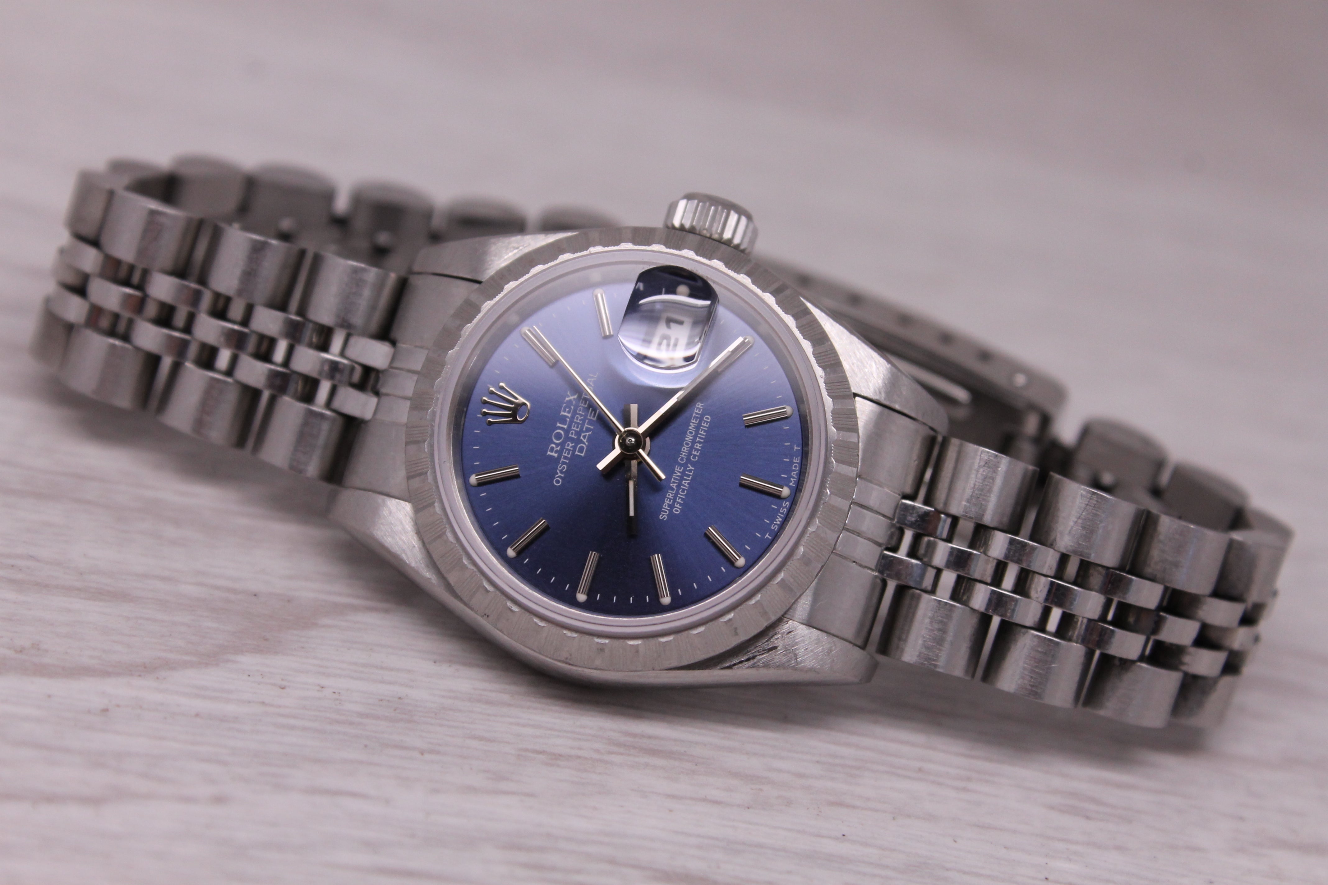 1995 Rolex Date 69240 Ladies 36mm Steel Automatic Watch Jubilee Band Blue Dial