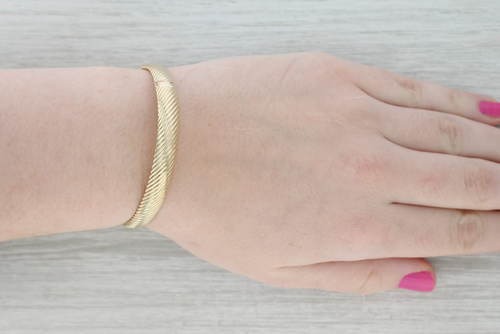 Gray Scalloped Bangle Bracelet 14k Yellow Gold 7" 8.3mm Hinged Clasp