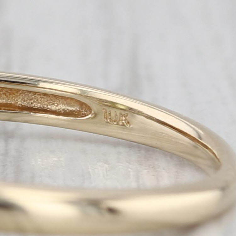 0.58ctw Oval Peridot Diamond Ring 10k Yellow Gold Size 7.25