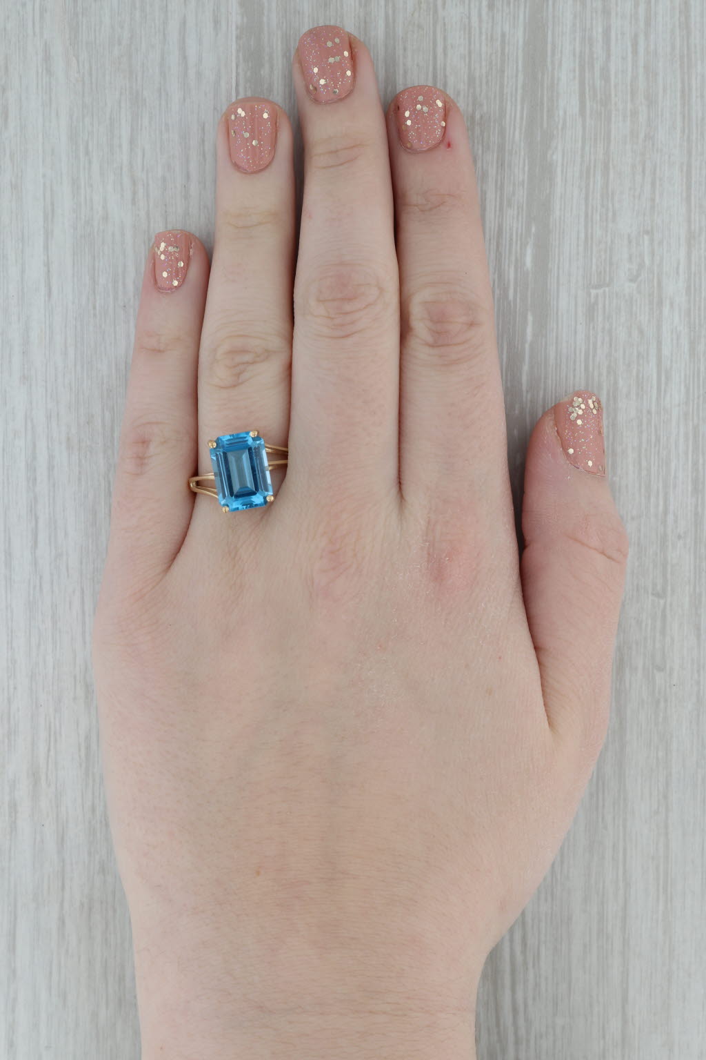 Dark Gray 9.10ct Emerald Cut Blue Topaz Solitaire Ring 10k Yellow Gold Size 9