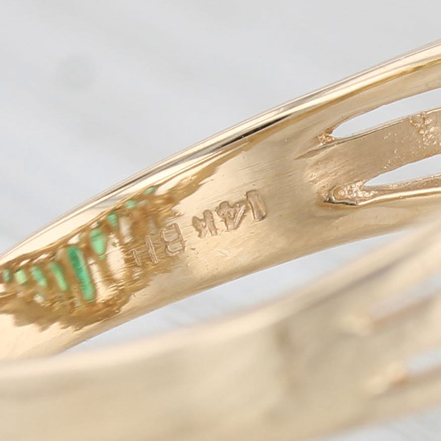 Light Gray 1.29ctw Tiered Emerald Diamond Contoured V Ring 14k Yellow Gold Size 11