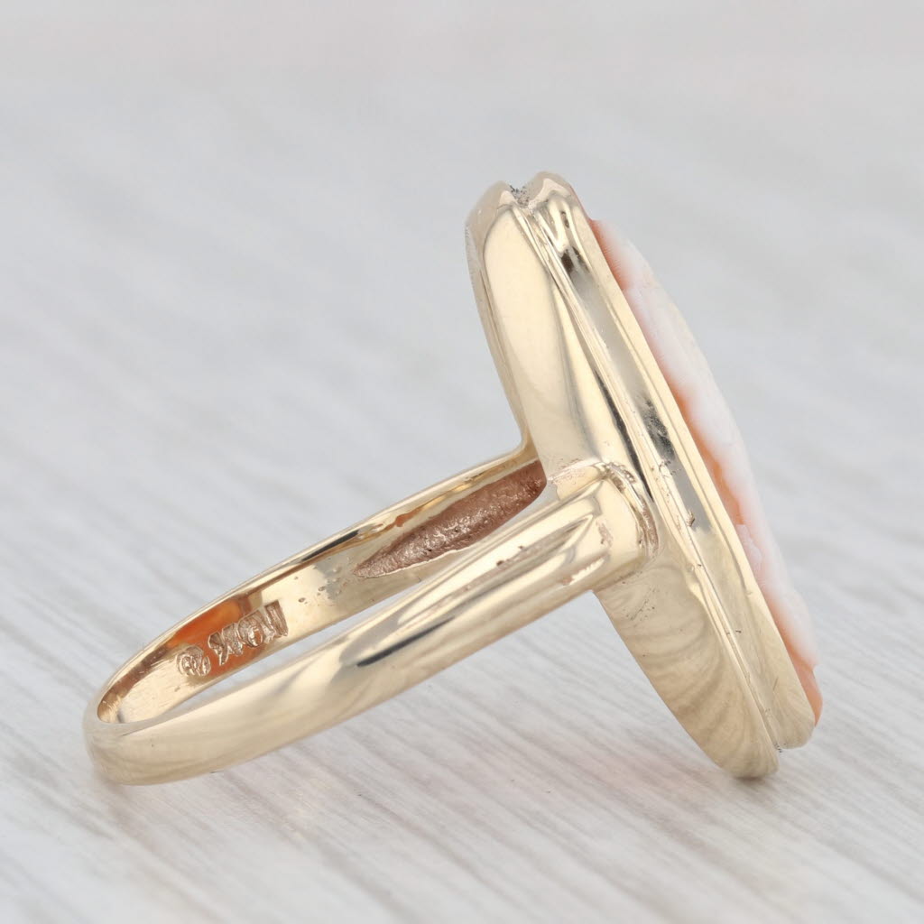Light Gray Carved Shell Oval Cameo Ring 10k Yellow Gold Size 5.5