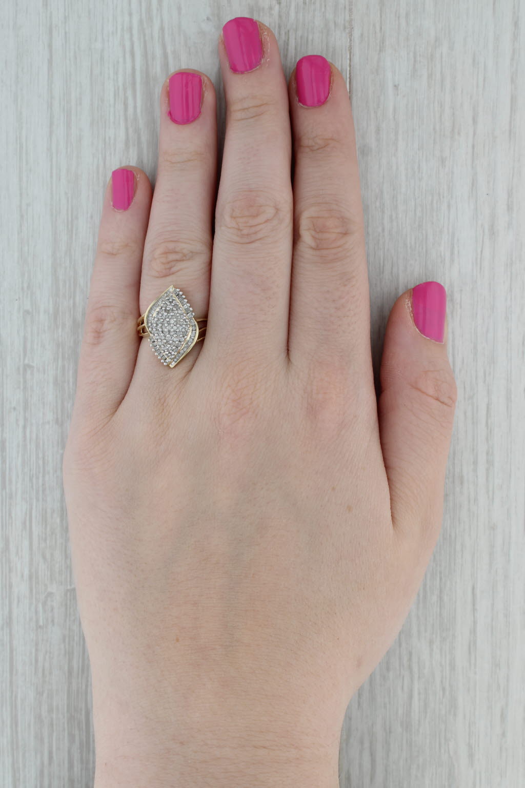 Dark Gray 0.23ctw Diamond Cluster Ring 10k Yellow Gold Size 7Cocktail