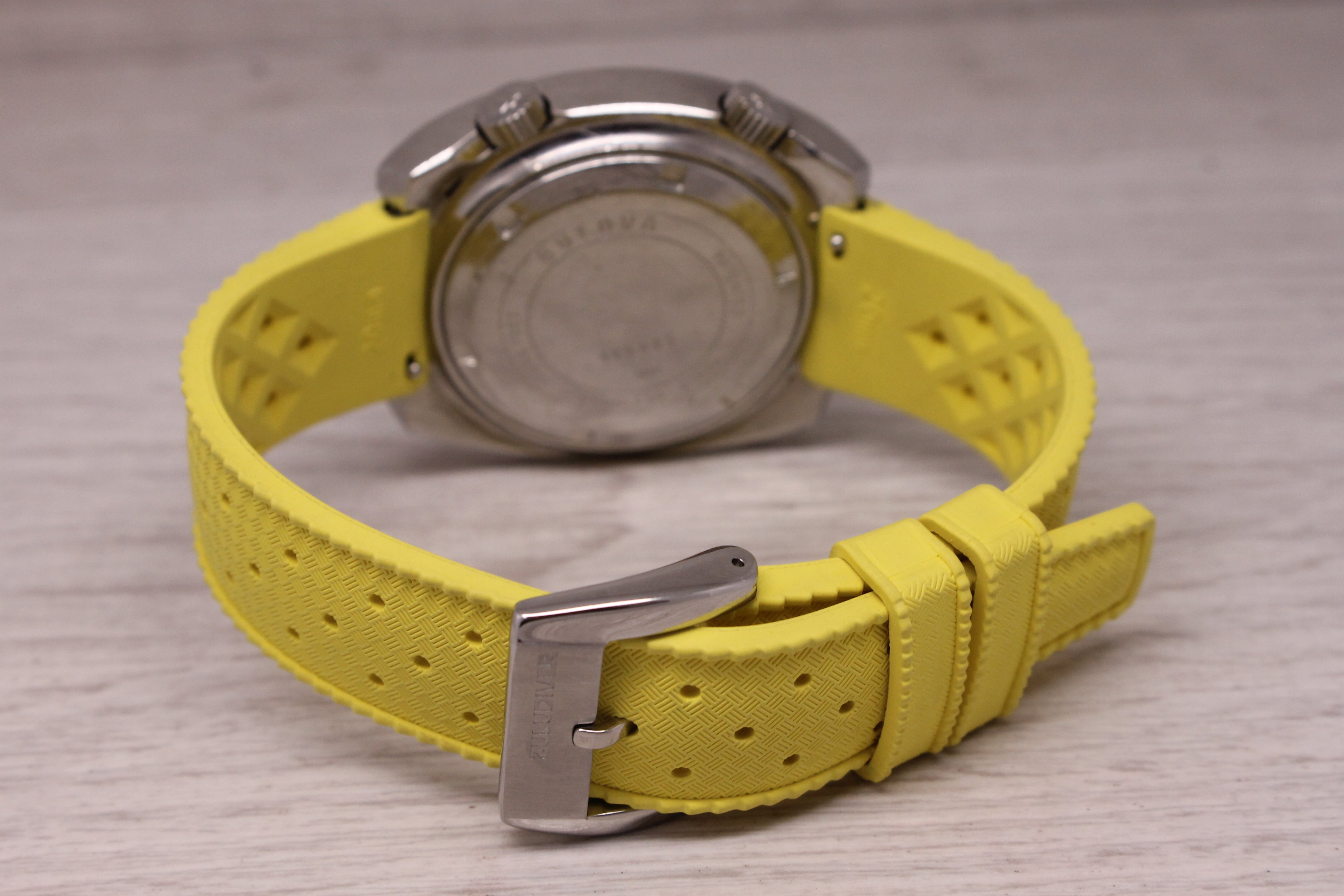 Rosy Brown Vintage 1970 Bulova Accutron Deep Sea 666ft Tuning Fork Mens Steel Diver Watch